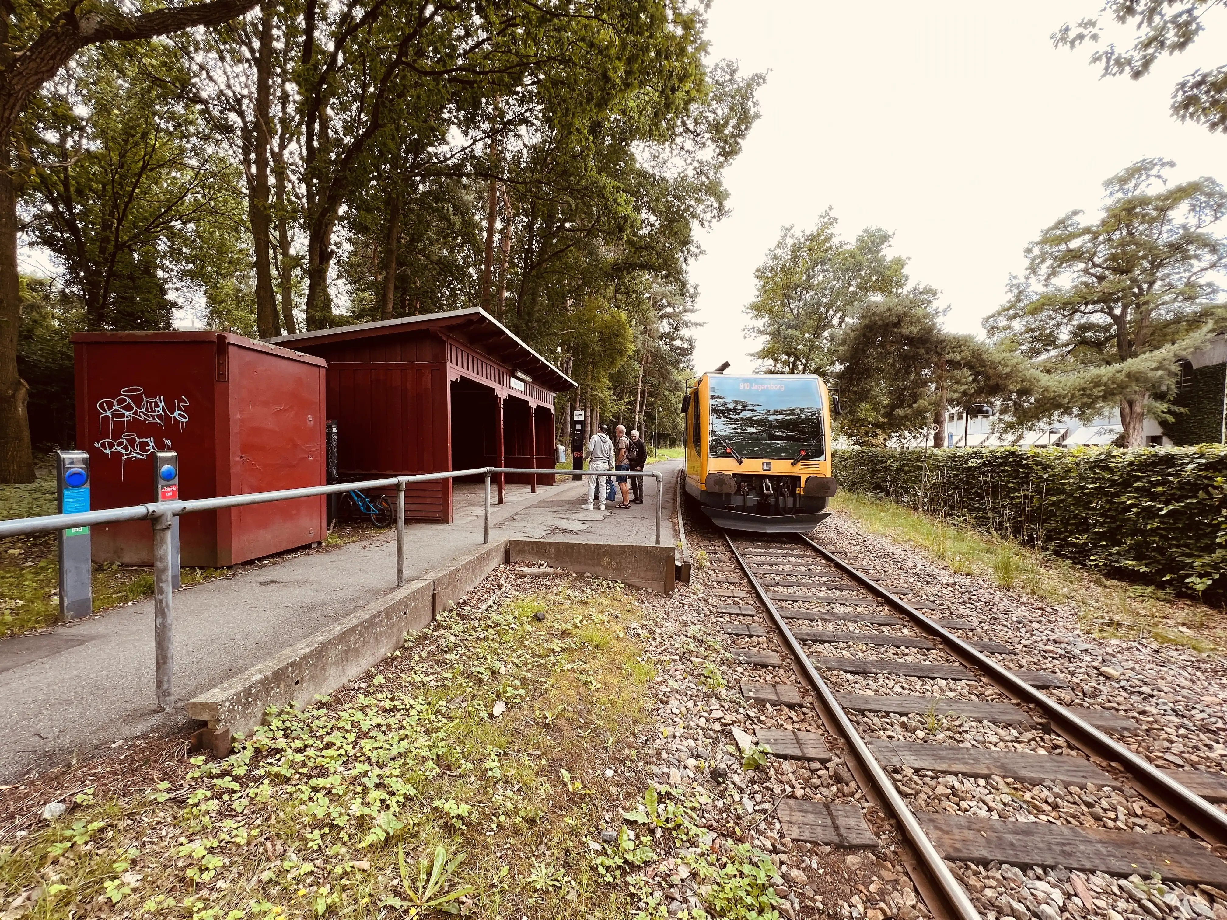 Billede af LNJ Lm 25 ud for Ravnholm Holdeplads. Billede af LNJ Lm 25 ud for Ravnholm Holdeplads.