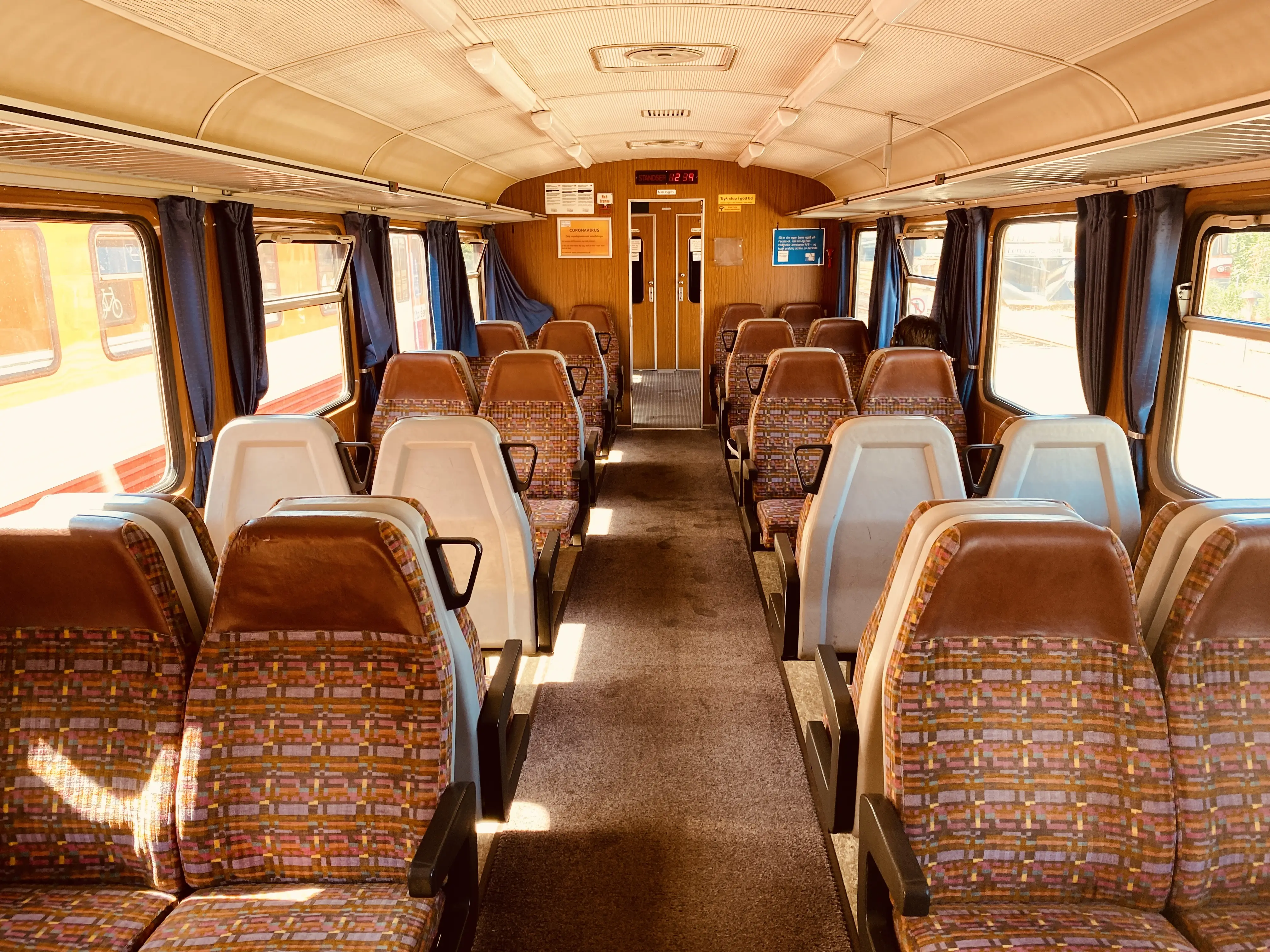 Billede af indretningen fra "Kysten" (MjbaD YM 40) og oprindelig OHJ YM 56. Billede af indretningen fra "Kysten" (MjbaD YM 40) og oprindelig OHJ YM 56.