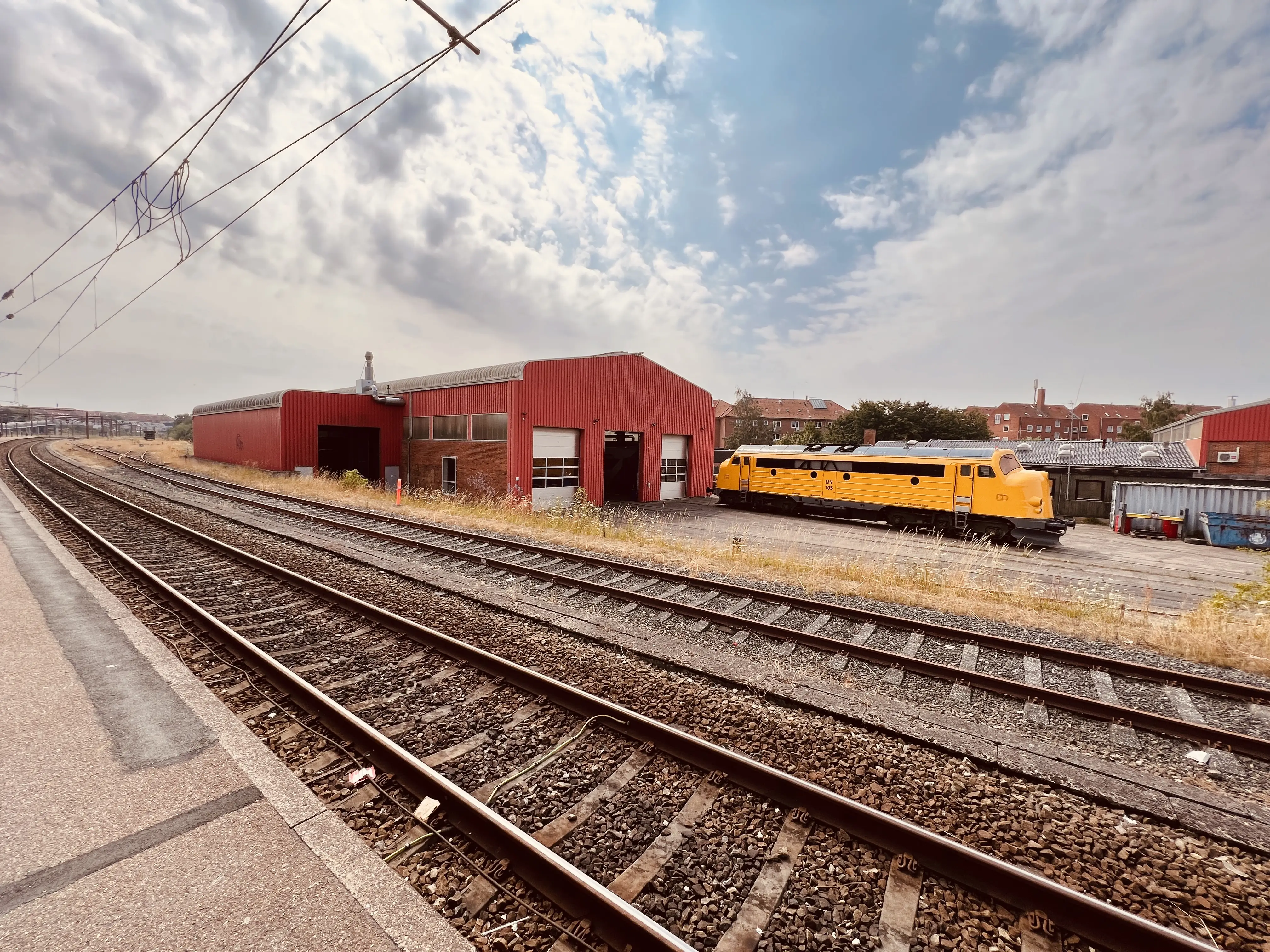 Billede af LT MY 105, tidligere DSB MY 1145 - fotograferet ud for Holbæk Station. Billede af LT MY 105, tidligere DSB MY 1145 - fotograferet ud for Holbæk Station.