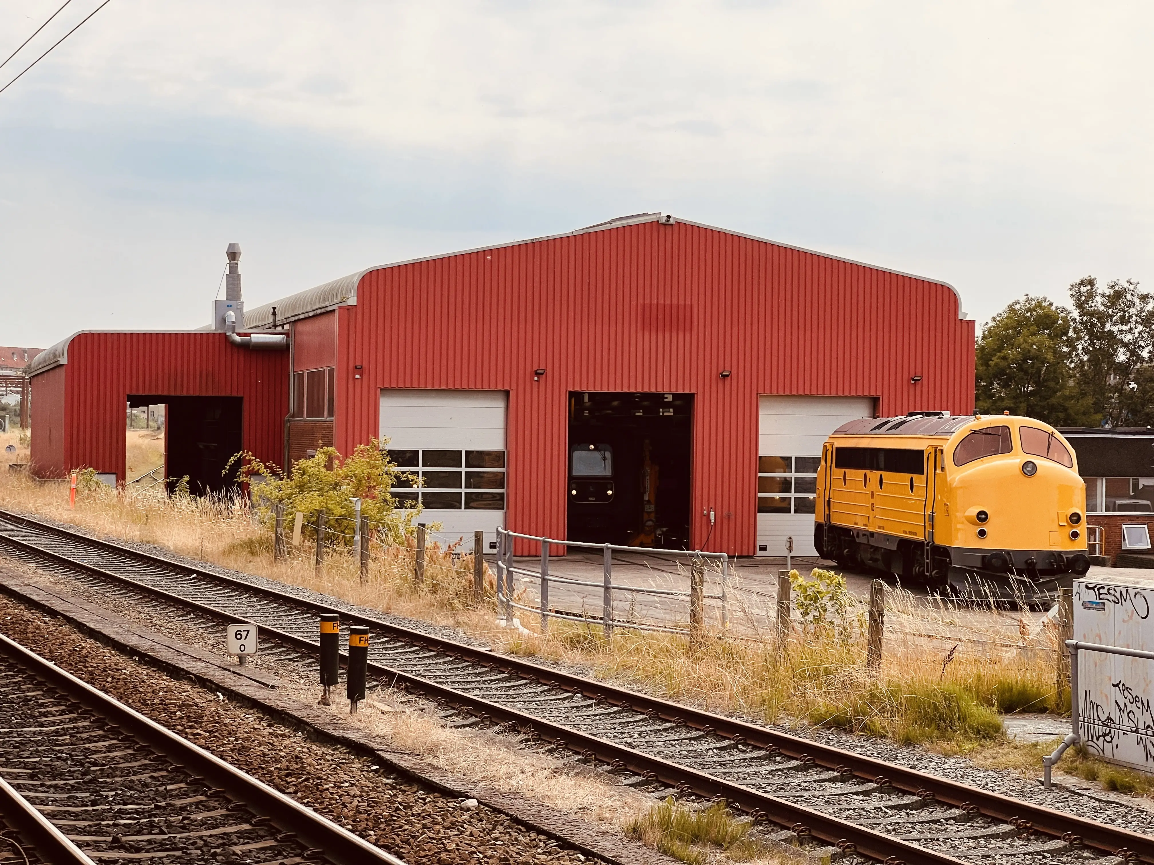 Billede af LT MY 105, tidligere DSB MY 1145 - fotograferet ud for Holbæk Station. Billede af LT MY 105, tidligere DSB MY 1145 - fotograferet ud for Holbæk Station.