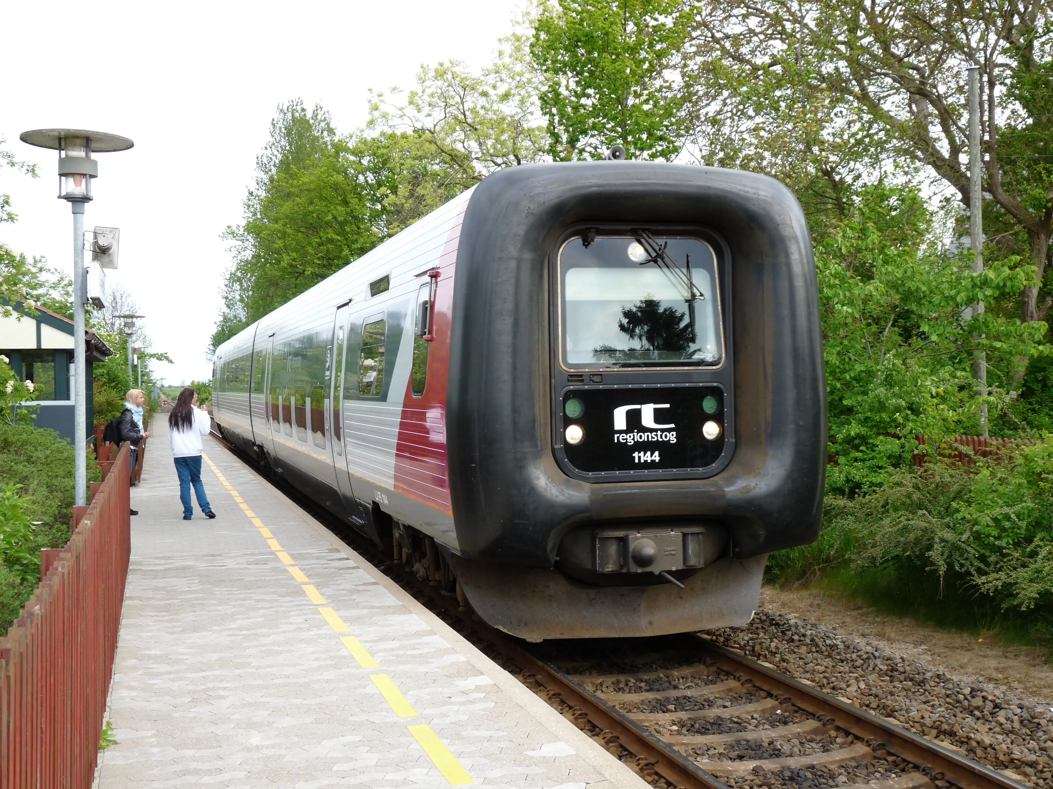 Billede af RT FS 1144, tidligere GDS-HFHJ FS 1144 - fotograferet ud for Avnede Trinbræt. Billede af RT FS 1144, tidligere GDS-HFHJ FS 1144 - fotograferet ud for Avnede Trinbræt.