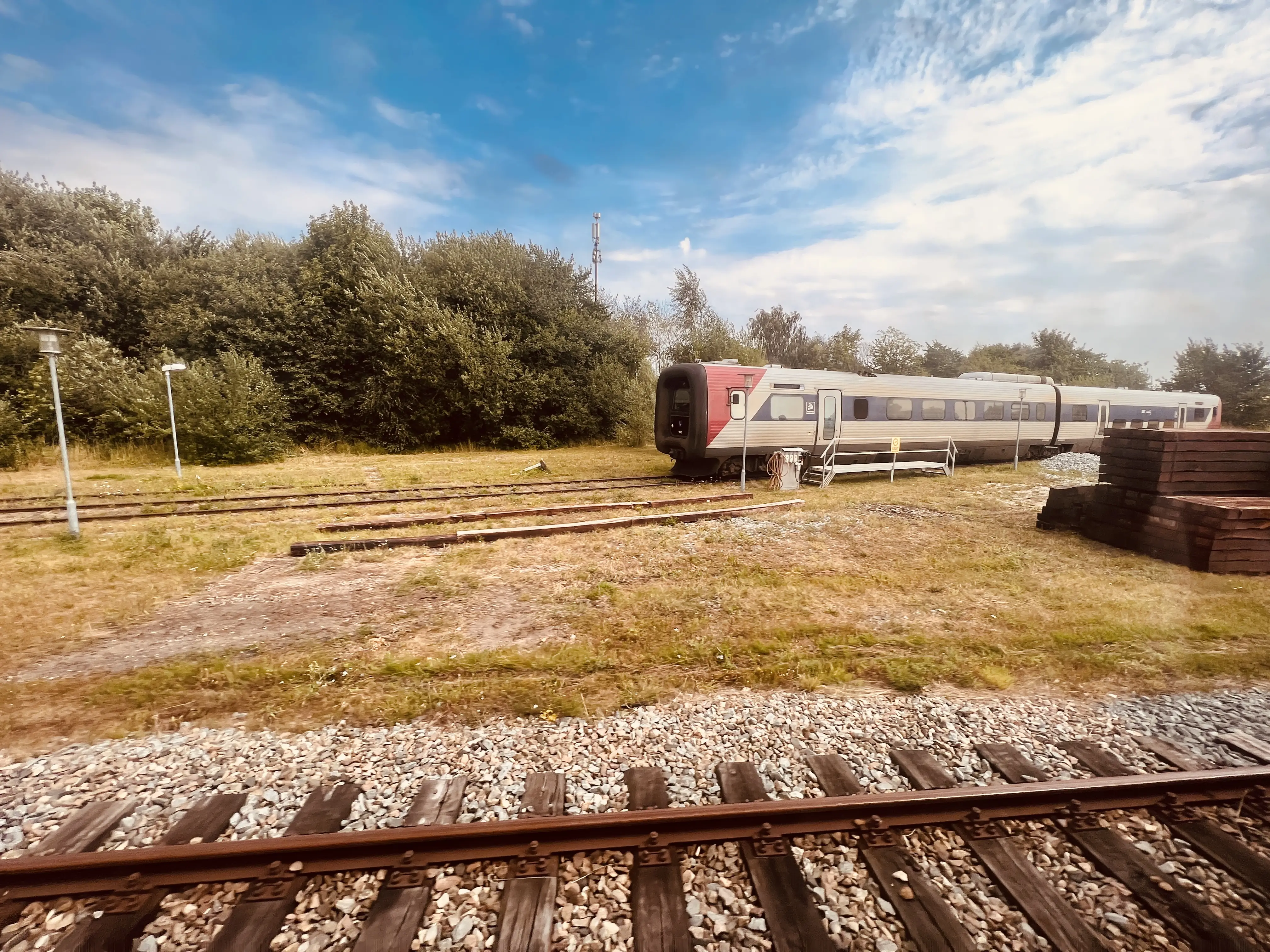 Billede af LT MF 1043, tidligere GDS-HFHJ MF 1043 - fotograferet ud for Tølløse Station. Billede af LT MF 1043, tidligere GDS-HFHJ MF 1043 - fotograferet ud for Tølløse Station.