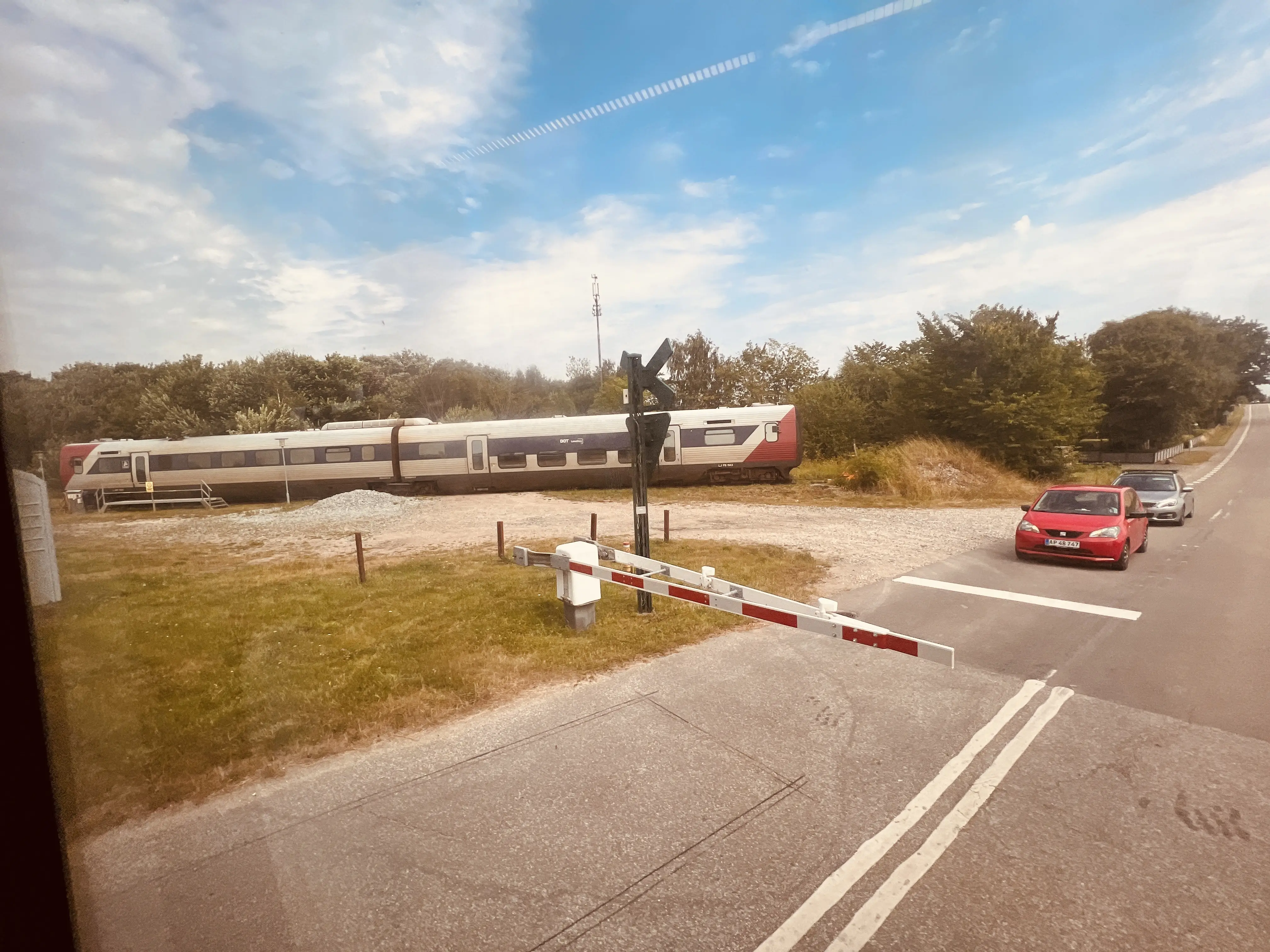 Billede af LT MF 1043, tidligere GDS-HFHJ MF 1043 - fotograferet ud for Tølløse Station. Billede af LT MF 1043, tidligere GDS-HFHJ MF 1043 - fotograferet ud for Tølløse Station.