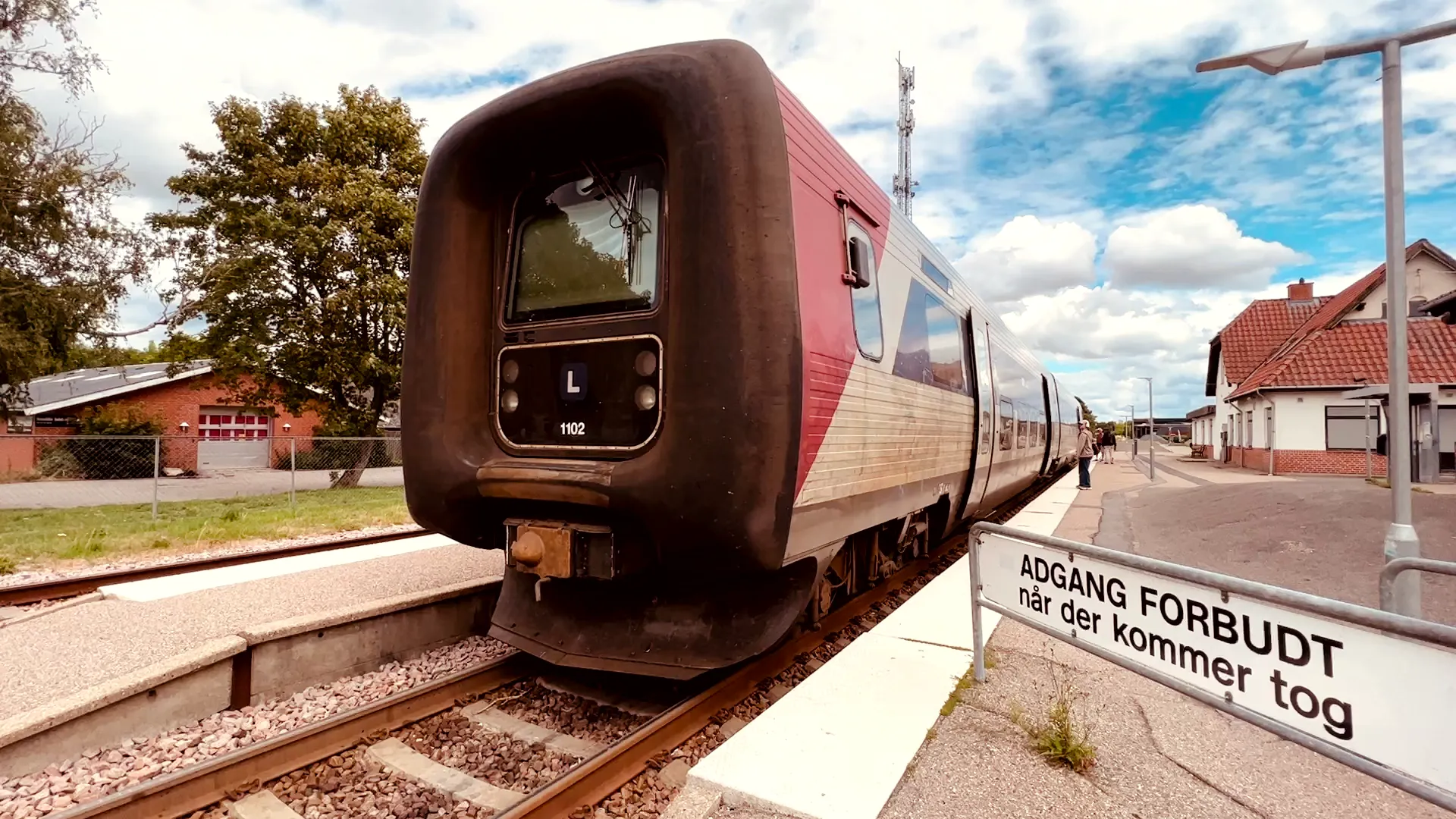Billede af LT FS 1002, tidligere LJ FS 1002 - fotograferet ud for Stenlille Station. Billede af LT FS 1002, tidligere LJ FS 1002 - fotograferet ud for Stenlille Station.
