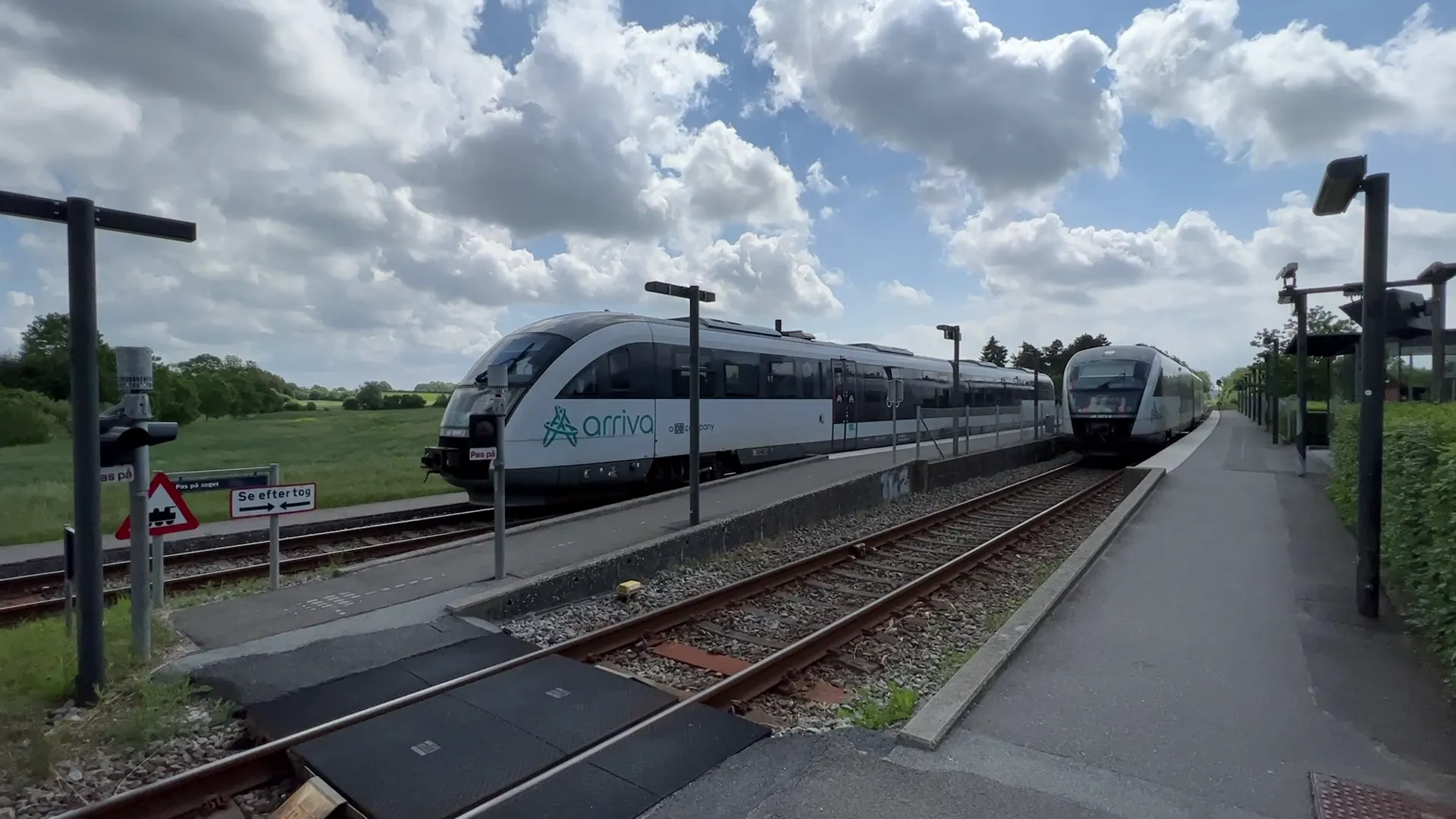 Billede af ARRIVA AR 4090 ud for Stenstrup Trinbræt.