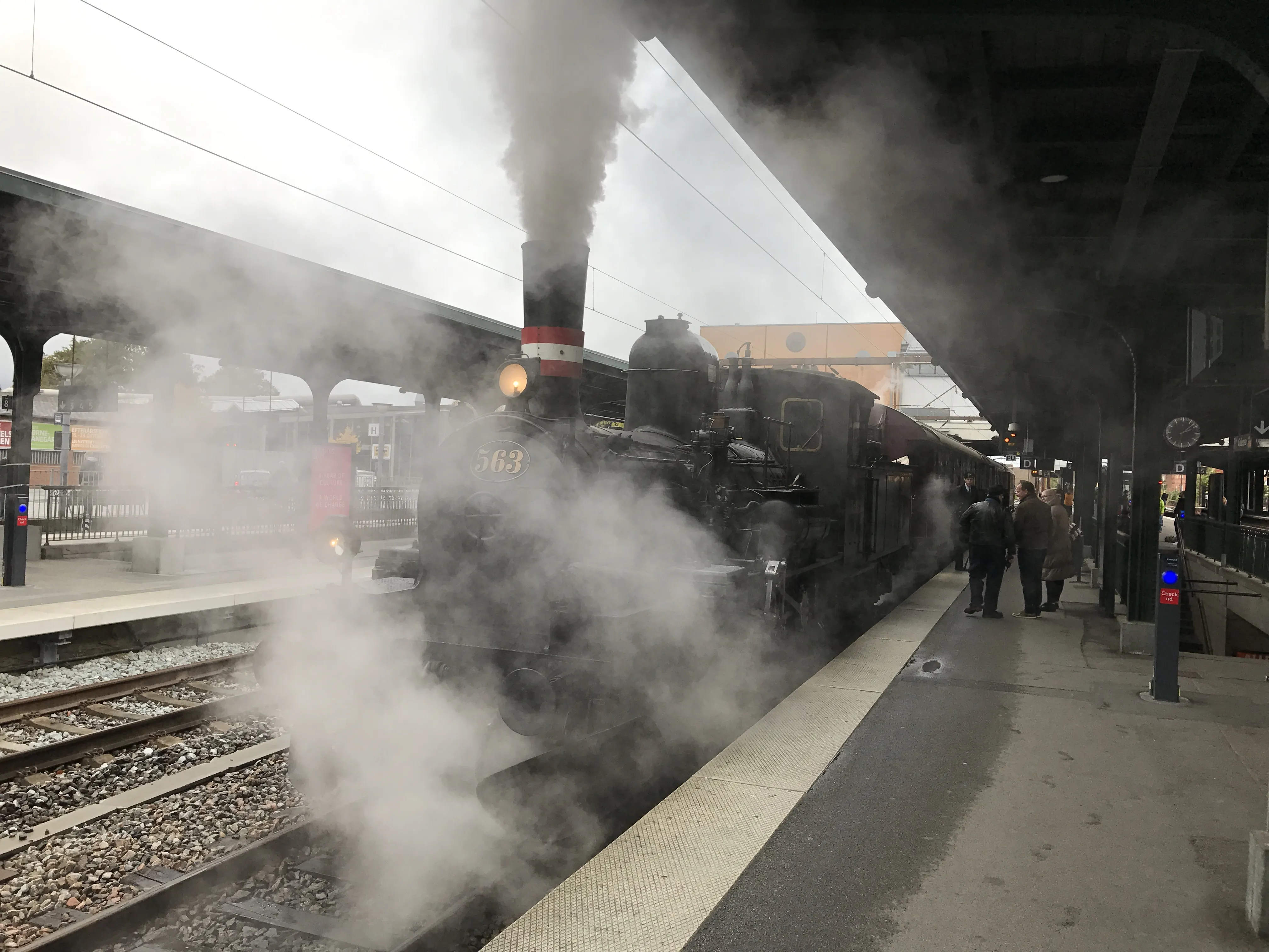 Billede af DSB K 563 fotograferet ud for Odense Banegård Center.