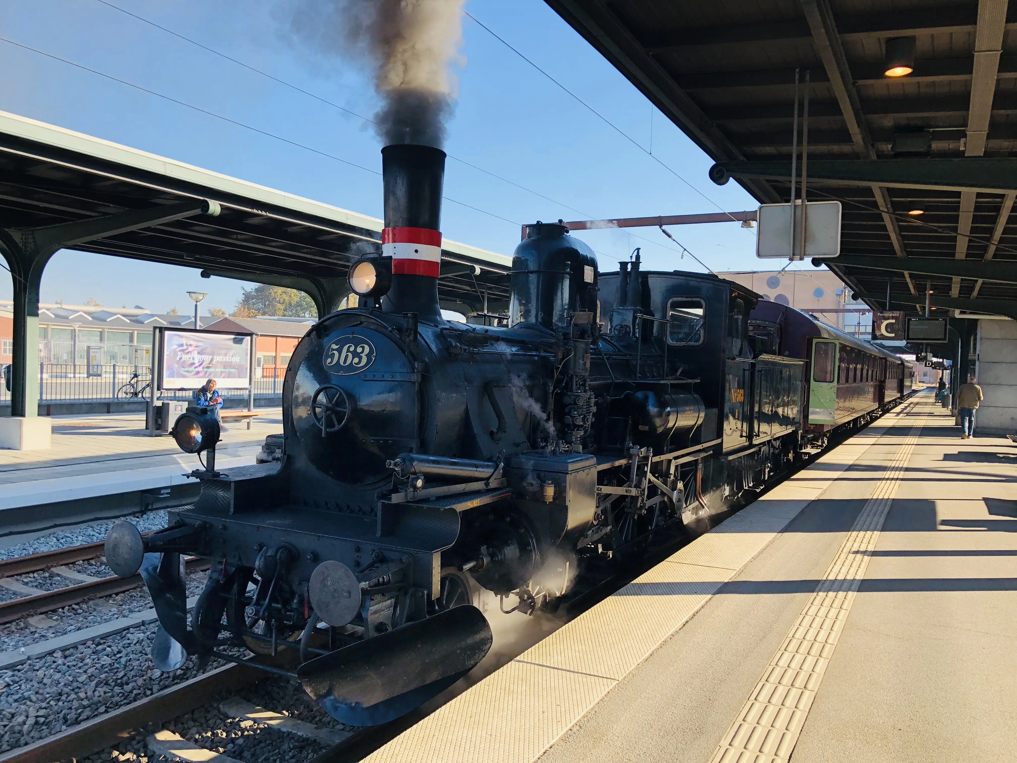 Billede af DSB K 563 fotograferet ud for Odense Banegård Center.