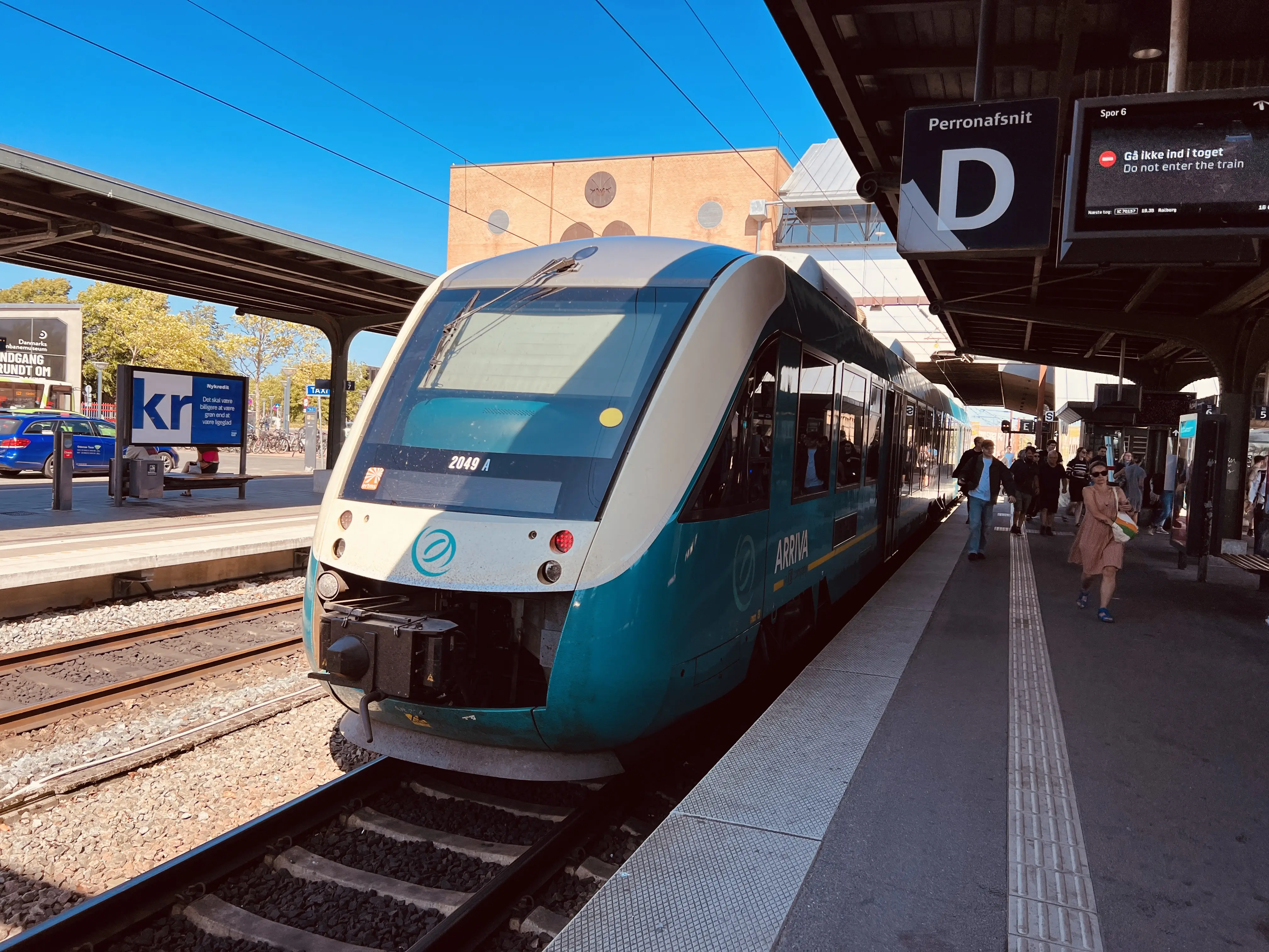 Billede af ARRIVA AR 2049 fotograferet ud for Odense Banegård Center. Billede af ARRIVA AR 2049 fotograferet ud for Odense Banegård Center.