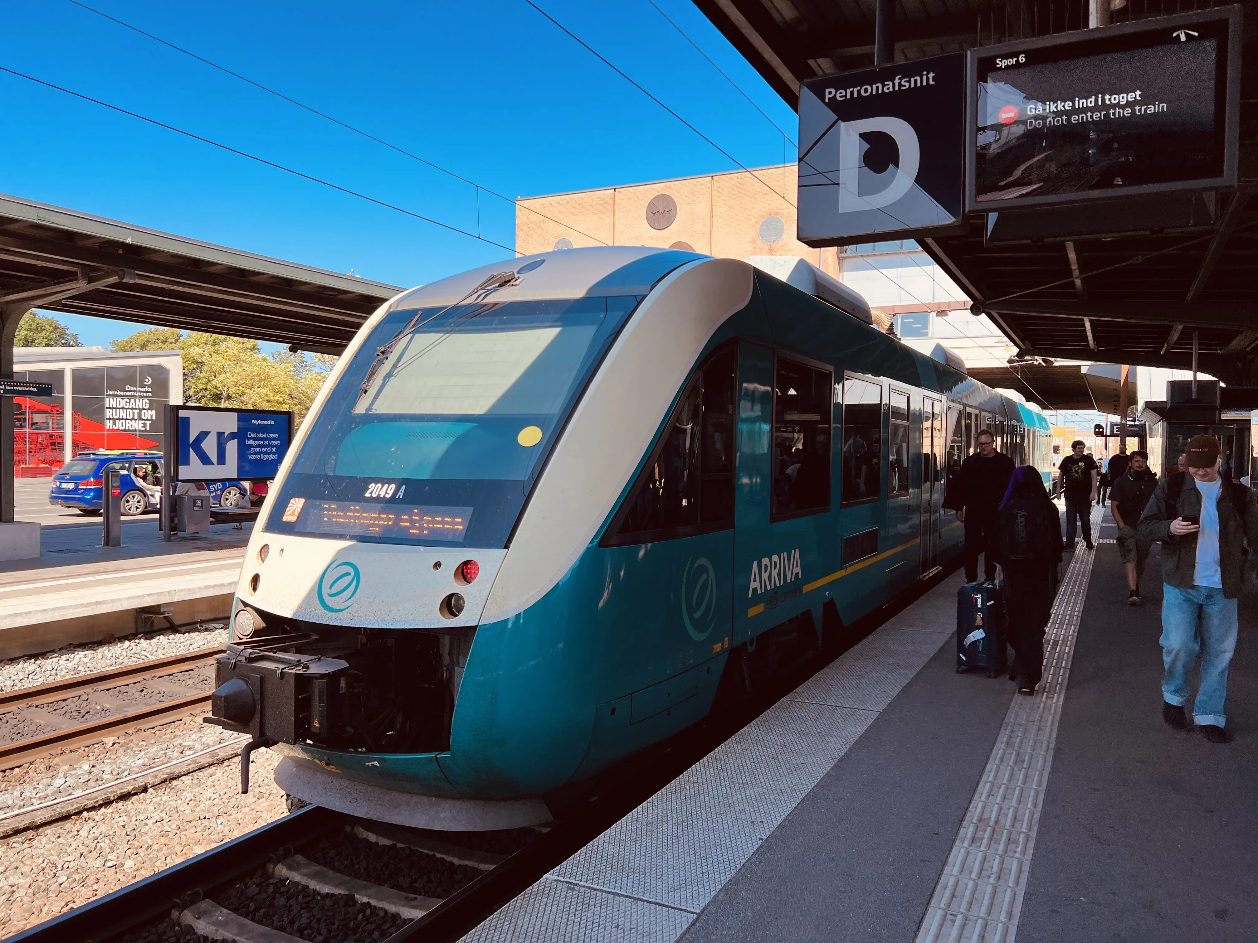 Billede af ARRIVA AR 2049 fotograferet ud for Odense Banegård Center. Billede af ARRIVA AR 2049 fotograferet ud for Odense Banegård Center.