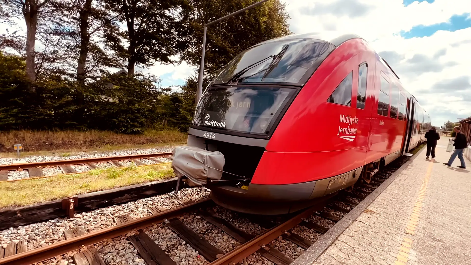 Billede af MjbaD MQ 4114-4914, tidligere DSB MQ 4114-4914 fotograferet ud for Lem Trinbræt. Billede af MjbaD MQ 4114-4914, tidligere DSB MQ 4114-4914 fotograferet ud for Lem Trinbræt.