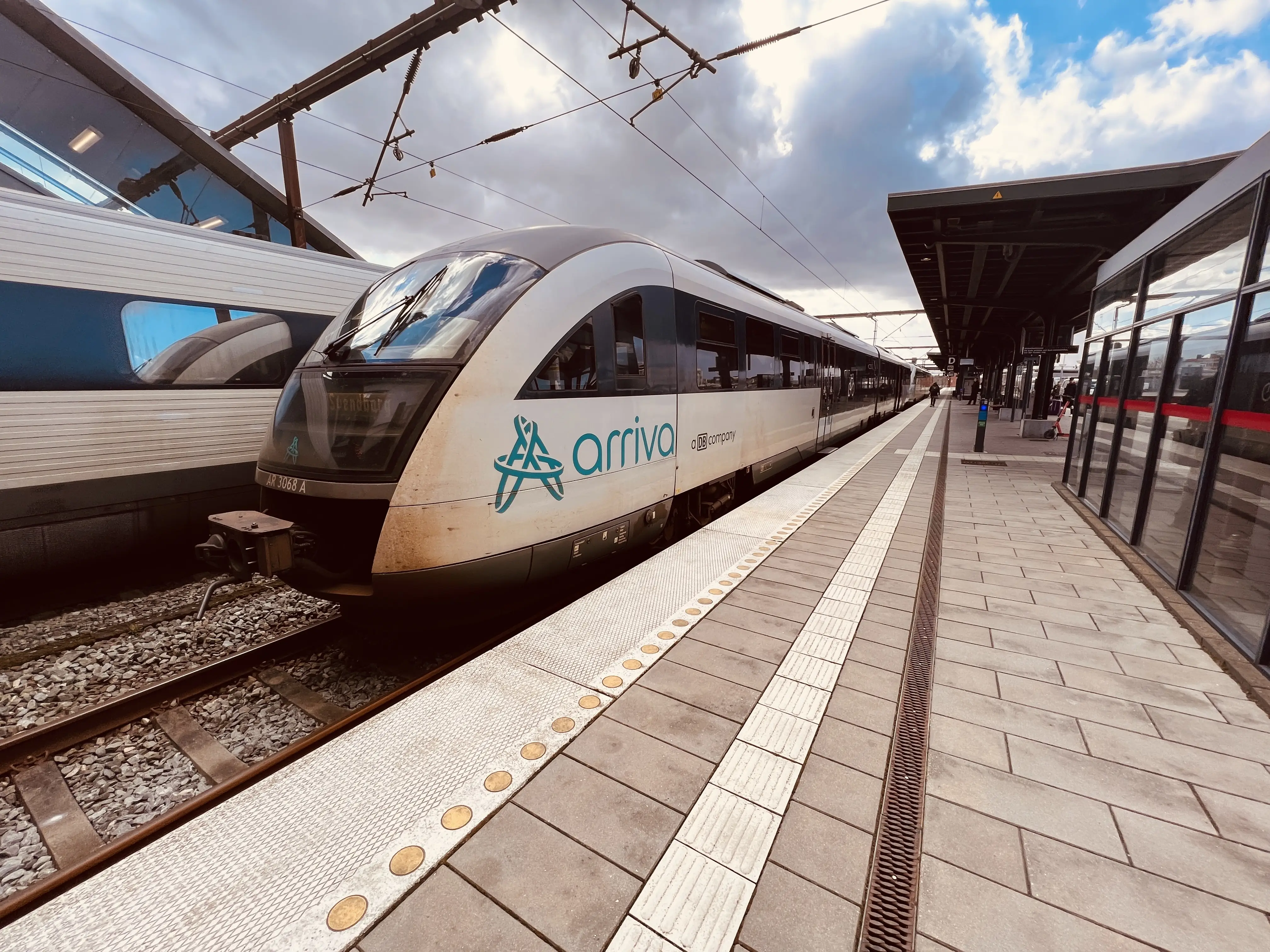 Billede af ARRIVA AR 3068, tidligere DSB MQ 4118-4918 fotograferet ud for Odense Banegård Center. Billede af ARRIVA AR 3068, tidligere DSB MQ 4118-4918 fotograferet ud for Odense Banegård Center.