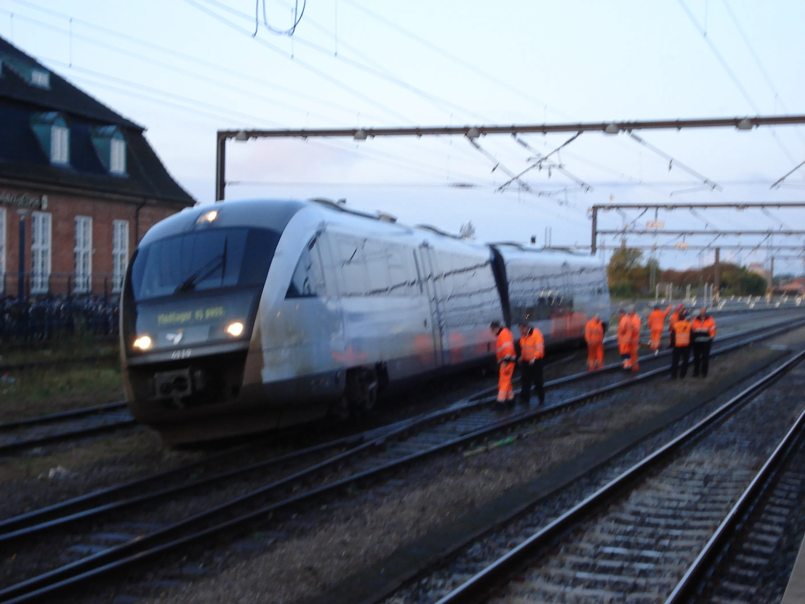 Billede af DSB MQ 4119-4919, som er afsporet ved Odense Banegård Center. Billede af DSB MQ 4119-4919, som er afsporet ved Odense Banegård Center.