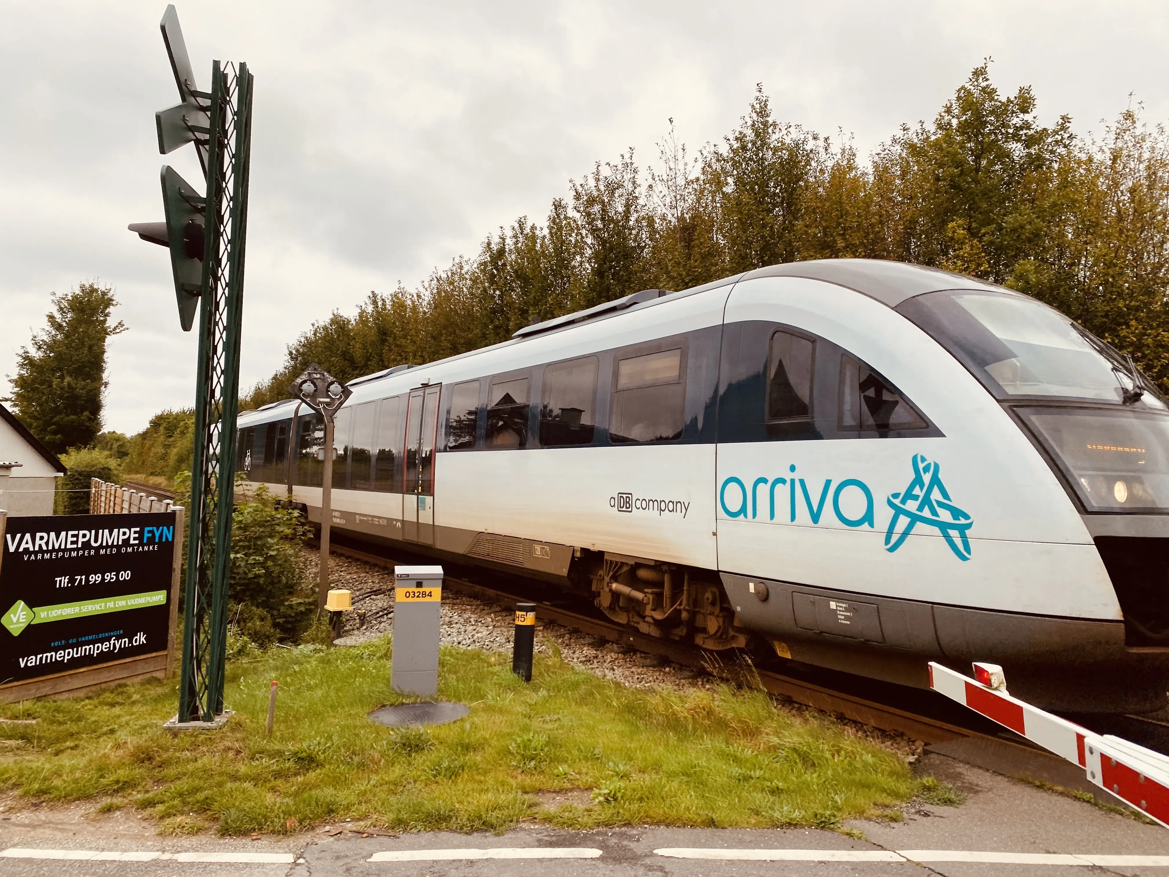 Billede af ARRIVA AR 4083, tidligere DSB MQ 4123-4923 fotograferet ud for Årslev Station. Billede af ARRIVA AR 4083, tidligere DSB MQ 4123-4923 fotograferet ud for Årslev Station.