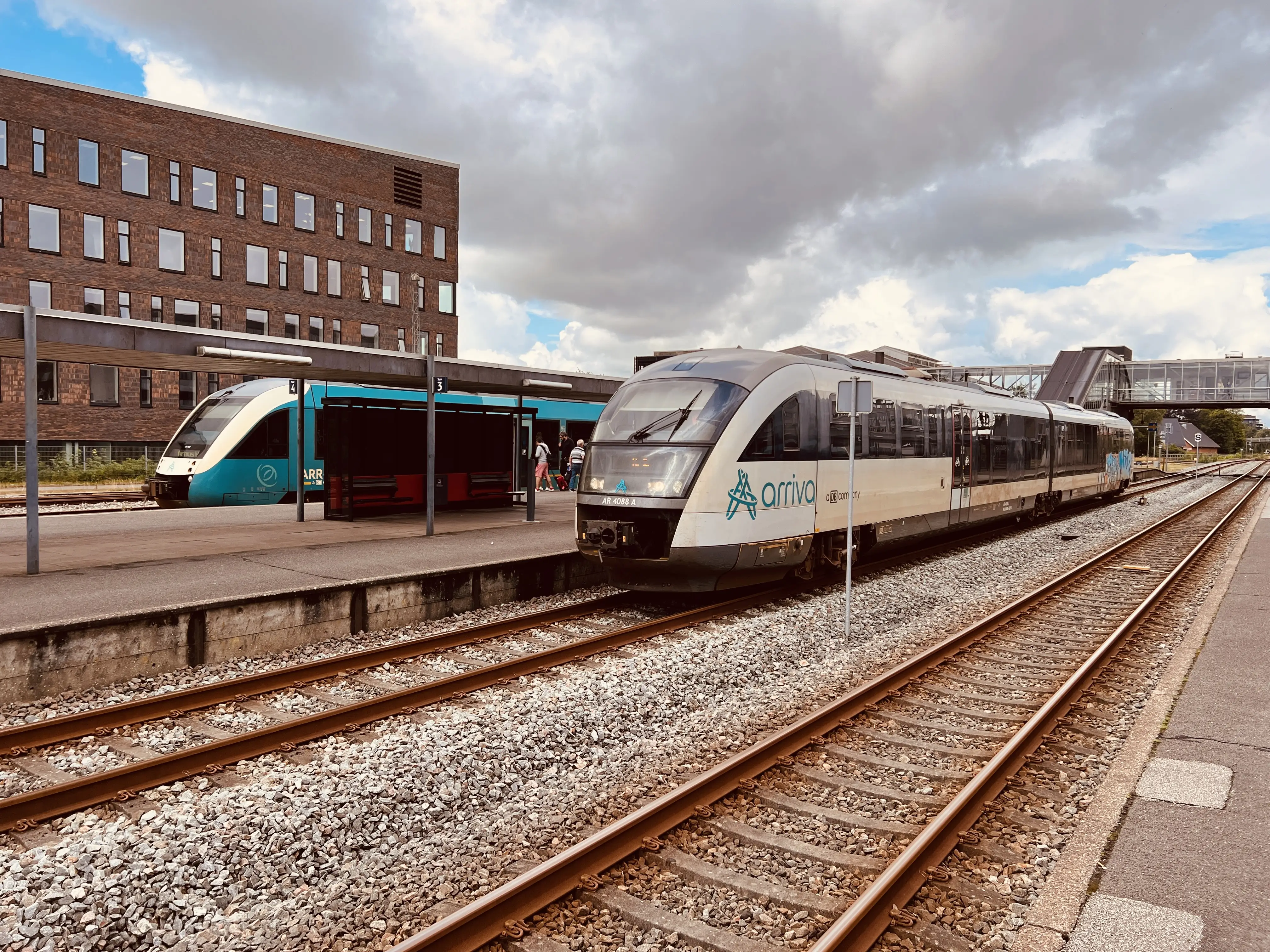 Billede af ARRIVA AR 4088, tidligere DSB MQ 4128-4928 fotograferet ud for Herning Banegård Center. Billede af ARRIVA AR 4088, tidligere DSB MQ 4128-4928 fotograferet ud for Herning Banegård Center.