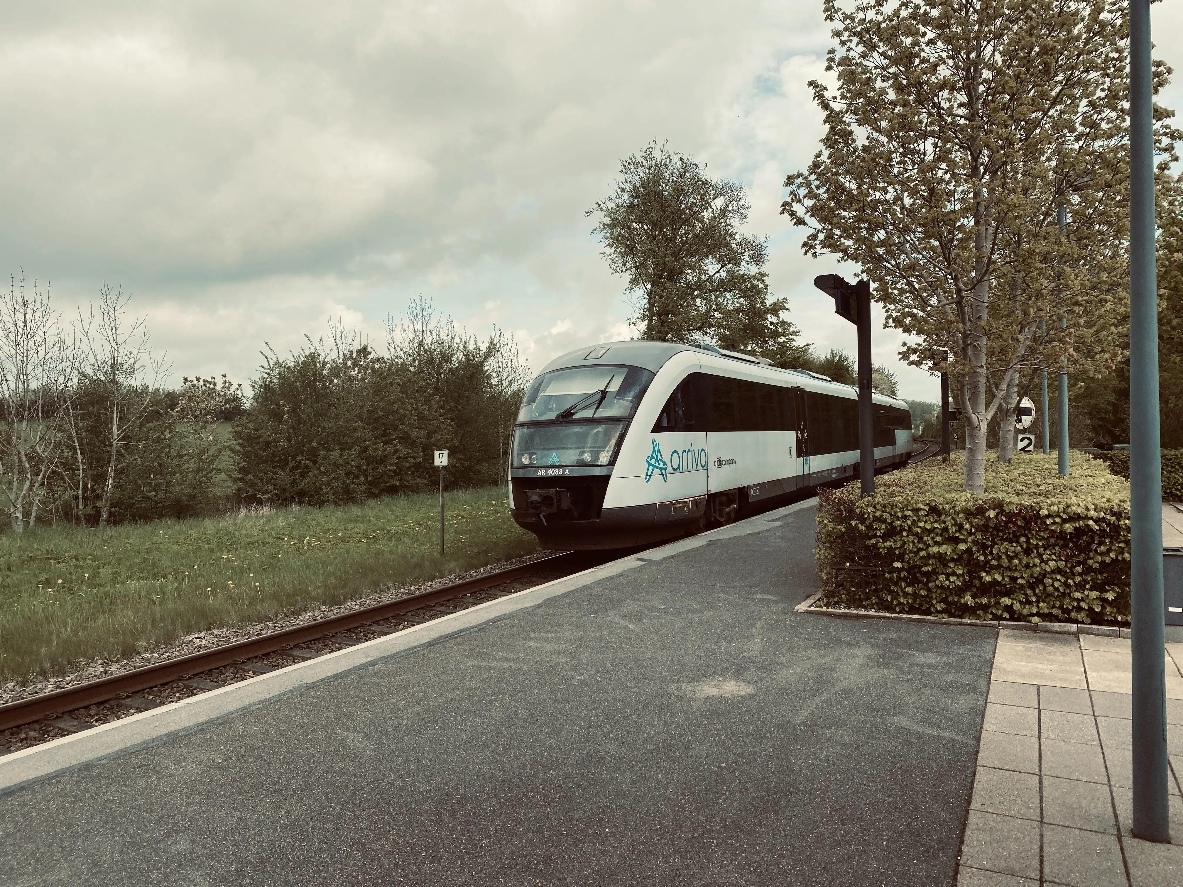 Billede af ARRIVA AR 4088, tidligere DSB MQ 4128-4928 fotograferet ud for Pederstrup Trinbræt. Billede af ARRIVA AR 4088, tidligere DSB MQ 4128-4928 fotograferet ud for Pederstrup Trinbræt.