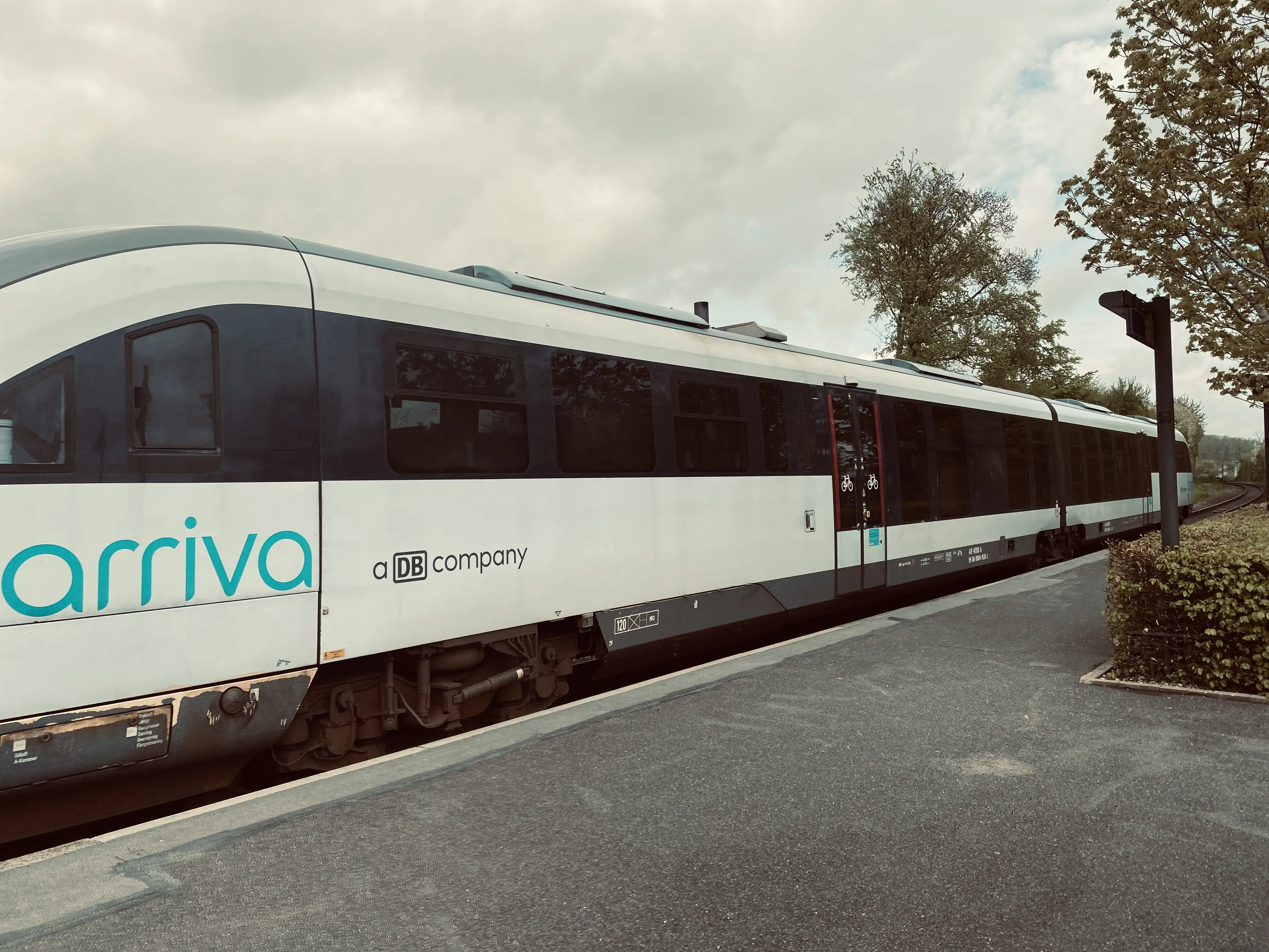 Billede af ARRIVA AR 4088, tidligere DSB MQ 4128-4928 fotograferet ud for Pederstrup Trinbræt. Billede af ARRIVA AR 4088, tidligere DSB MQ 4128-4928 fotograferet ud for Pederstrup Trinbræt.
