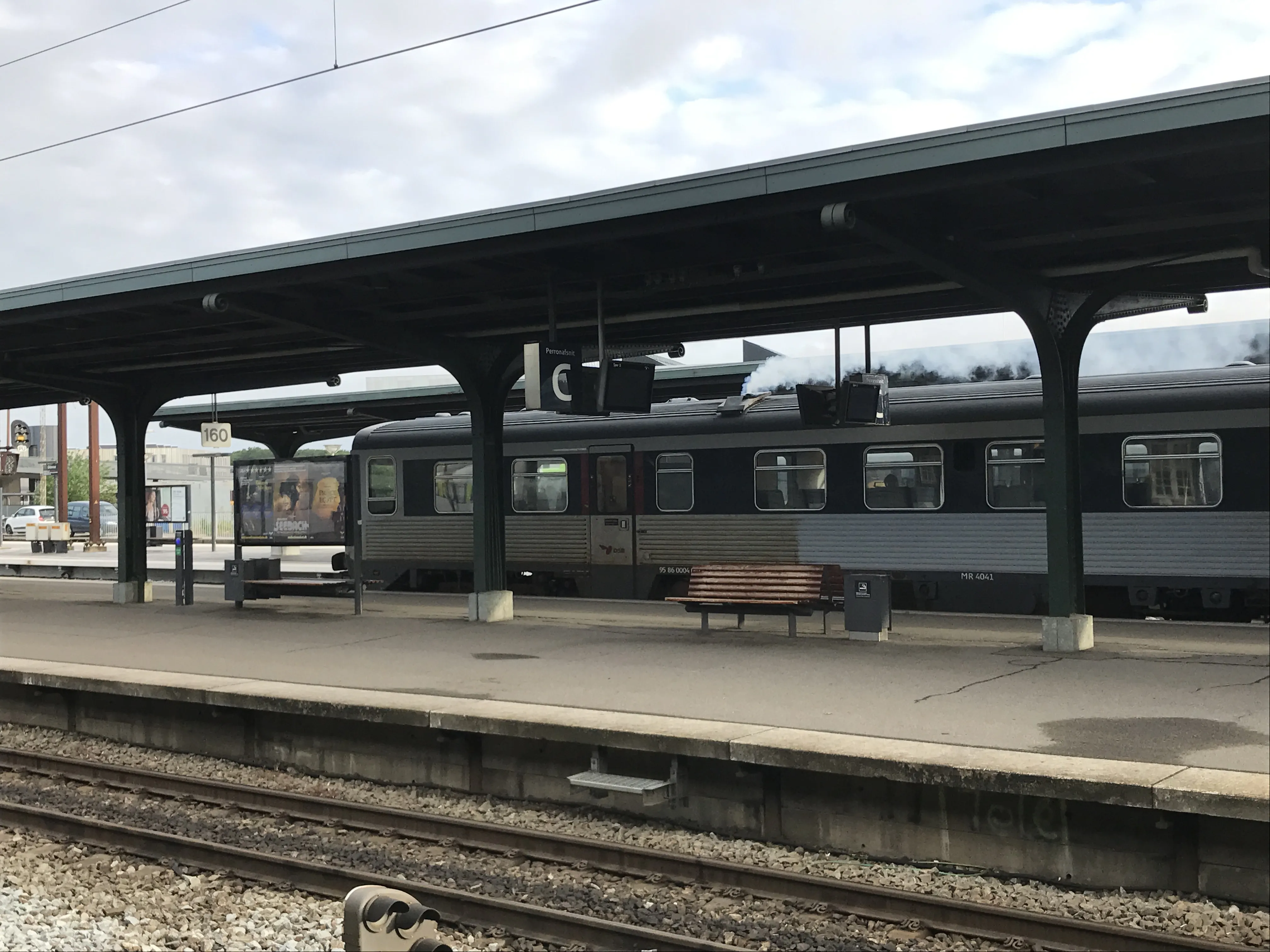 Billede af DSB MR 4041 fotograferet ud for Odense Banegård Center. Billede af DSB MR 4041 fotograferet ud for Odense Banegård Center.