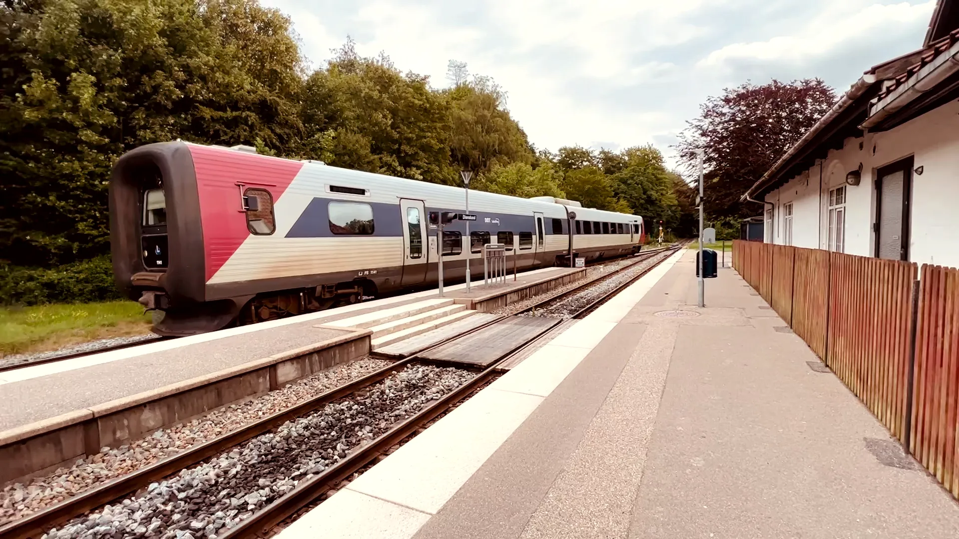 Billede af LT FS 1141, tidligere GDS-HFHJ FS 1141 - fotograferet ud for Dianalund Station. Billede af LT FS 1141, tidligere GDS-HFHJ FS 1141 - fotograferet ud for Dianalund Station.