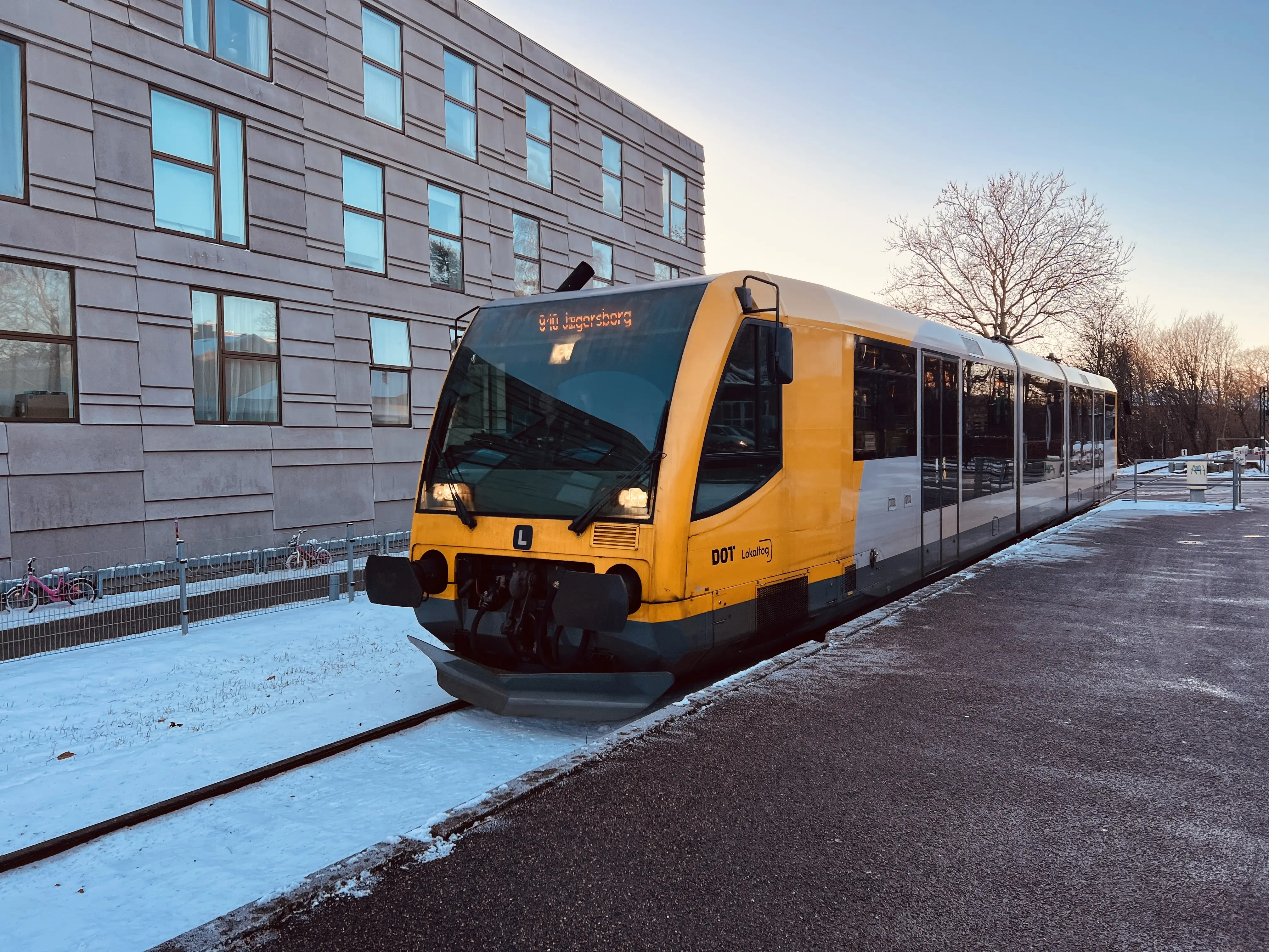 Billede af LT Lm 22, tidligere LNJ Lm 22 fotograferet ud for Lyngby Lokal Station. Billede af LT Lm 22, tidligere LNJ Lm 22 fotograferet ud for Lyngby Lokal Station.