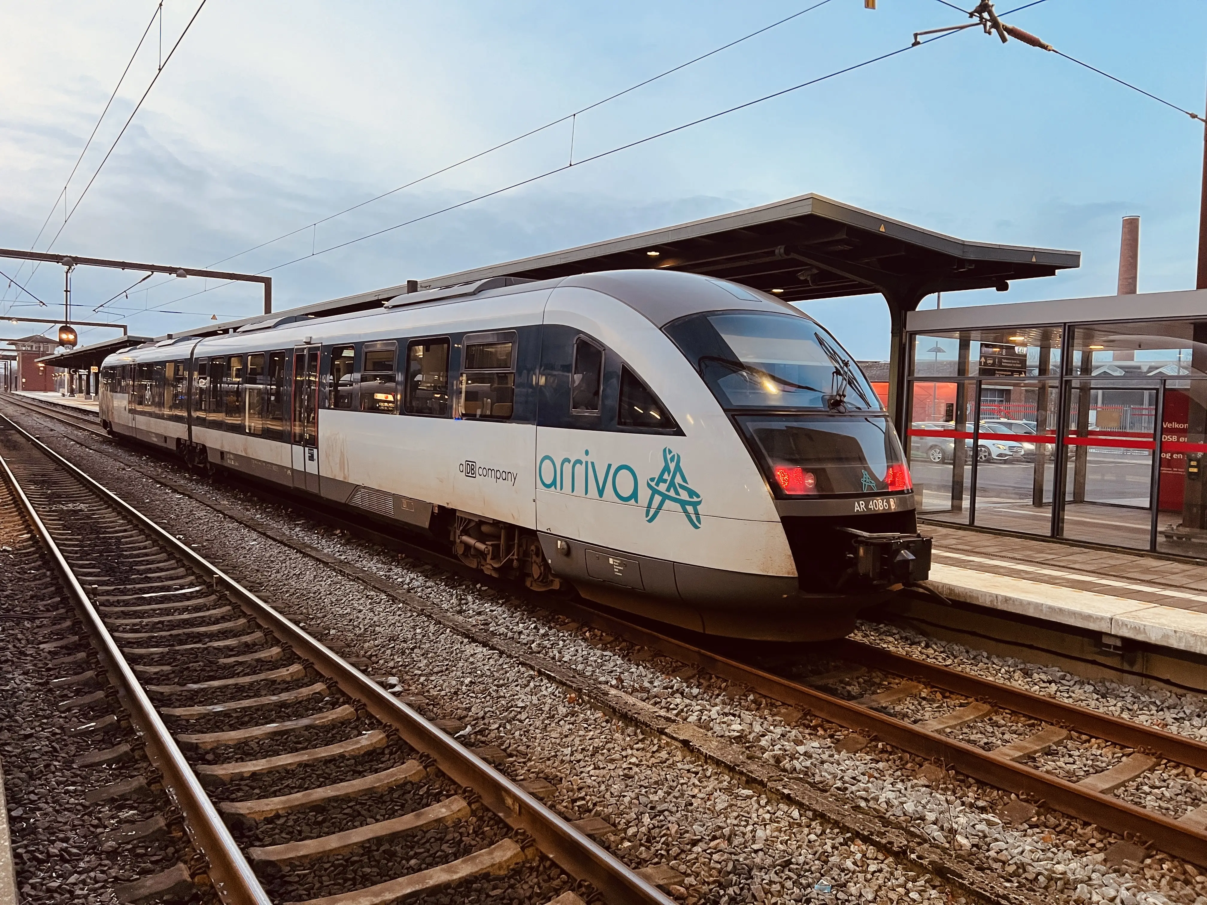 Billede af ARRIVA AR 4086, tidligere DSB MQ 4126-4926 fotograferet ud for Odense Banegård Center. Billede af ARRIVA AR 4086, tidligere DSB MQ 4126-4926 fotograferet ud for Odense Banegård Center.