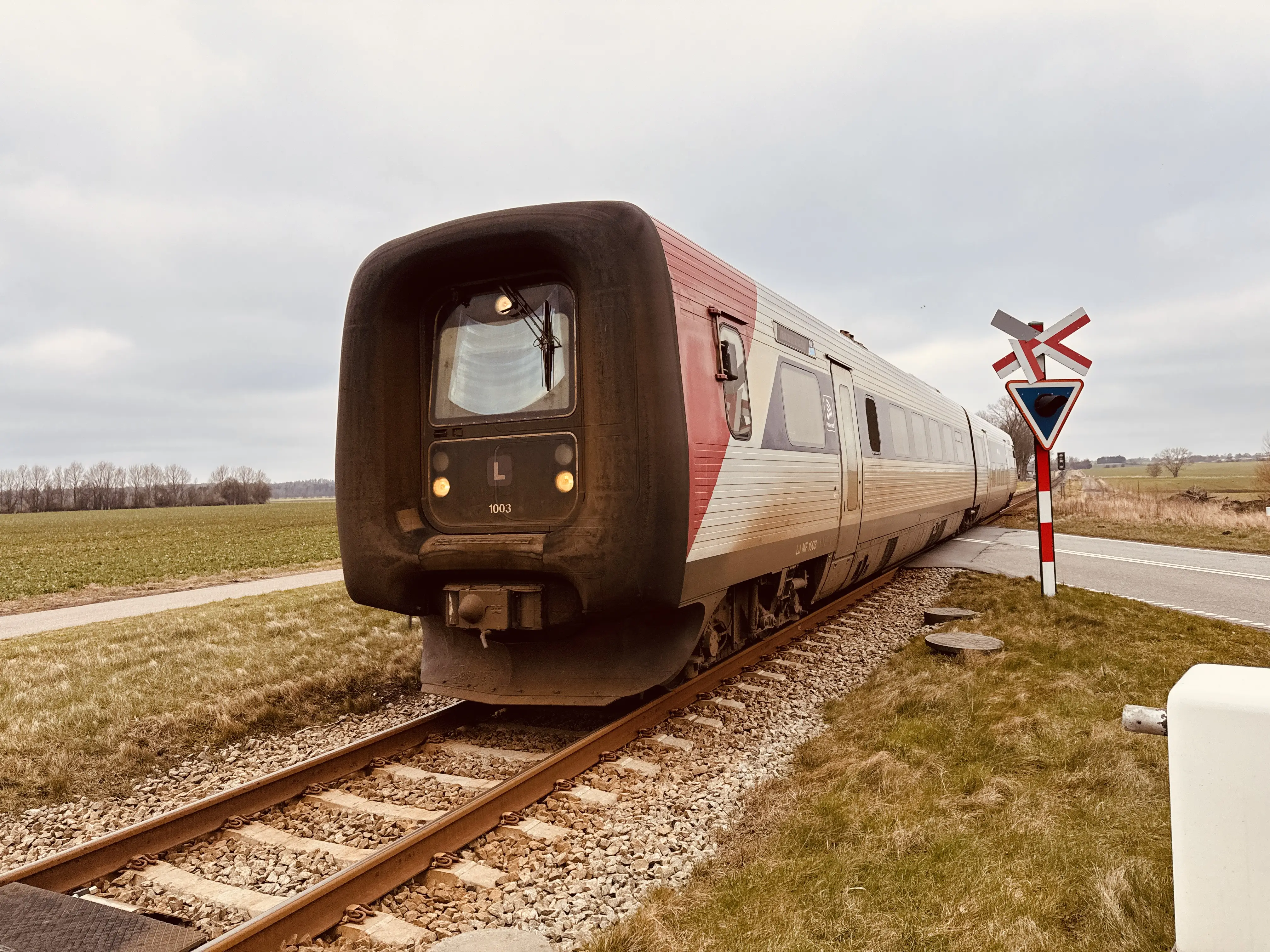 Billede af LT MF 1003, tidligere LJ MF 1003 fotograferet ud for Sønderstrup Sidespor. Billede af LT MF 1003, tidligere LJ MF 1003 fotograferet ud for Sønderstrup Sidespor.