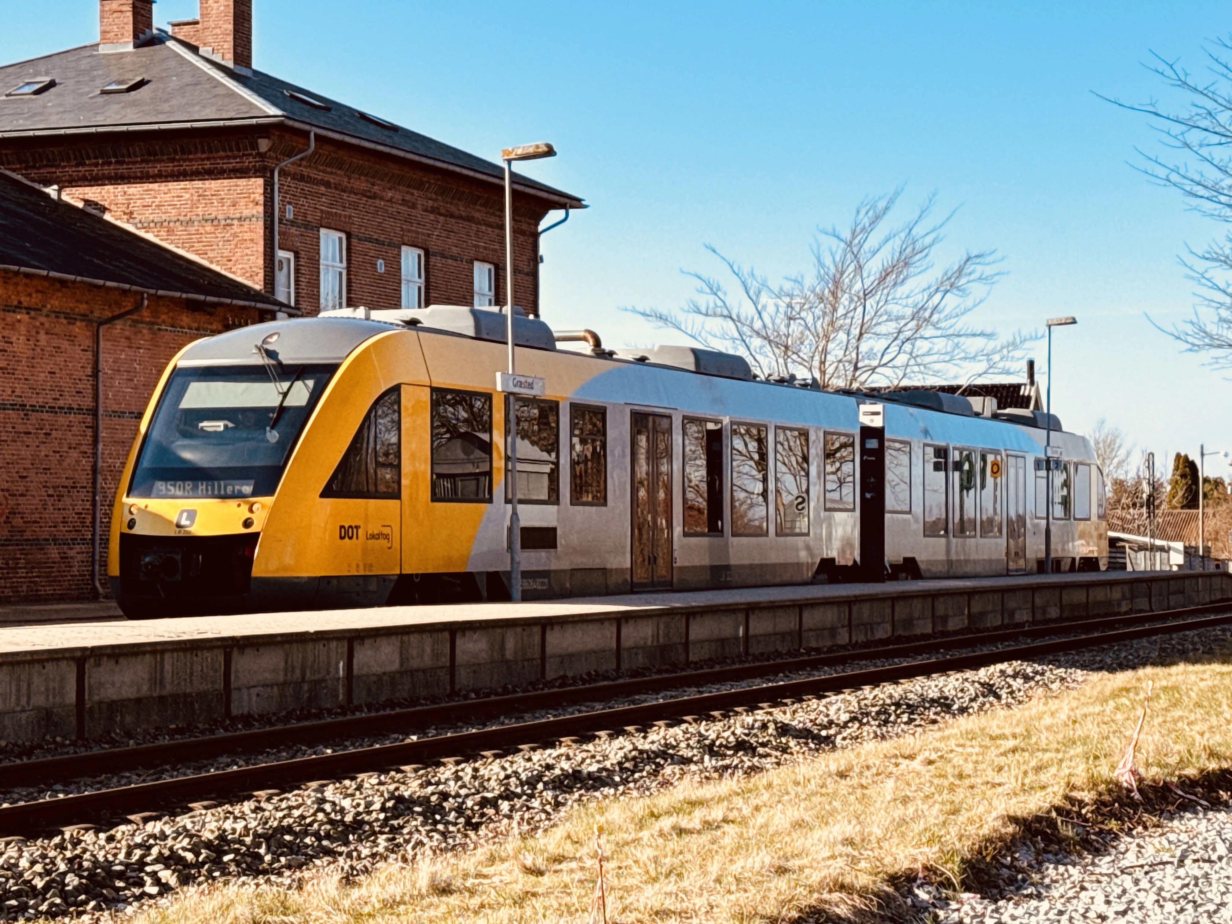 Billede af LT 122-222, tidligere LB 122-222 fotograferet ud for Græsted Station. Billede af LT 122-222, tidligere LB 122-222 fotograferet ud for Græsted Station.