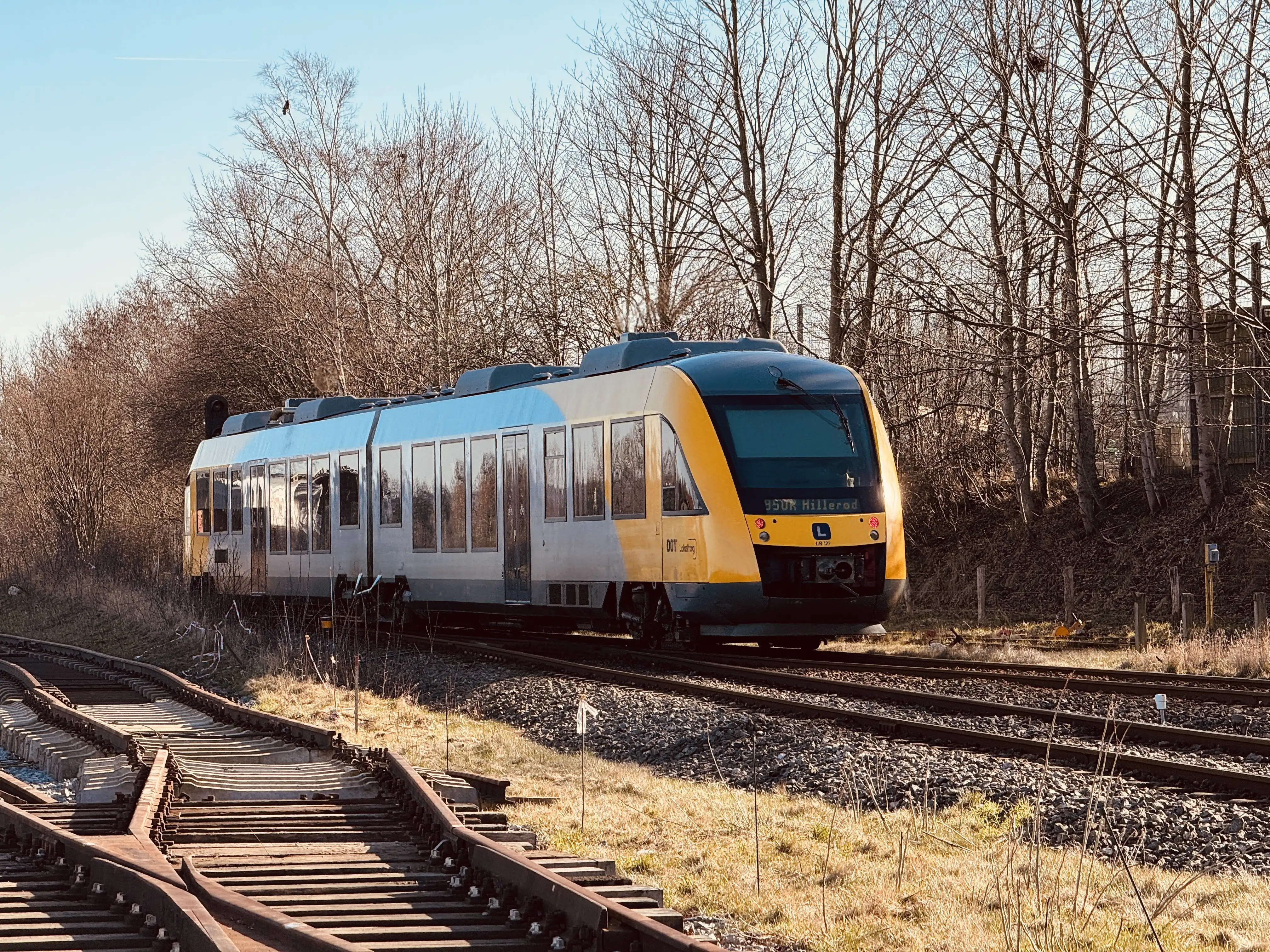 Billede af LT 122-222, tidligere LB 122-222 fotograferet ud for Græsted Station. Billede af LT 122-222, tidligere LB 122-222 fotograferet ud for Græsted Station.