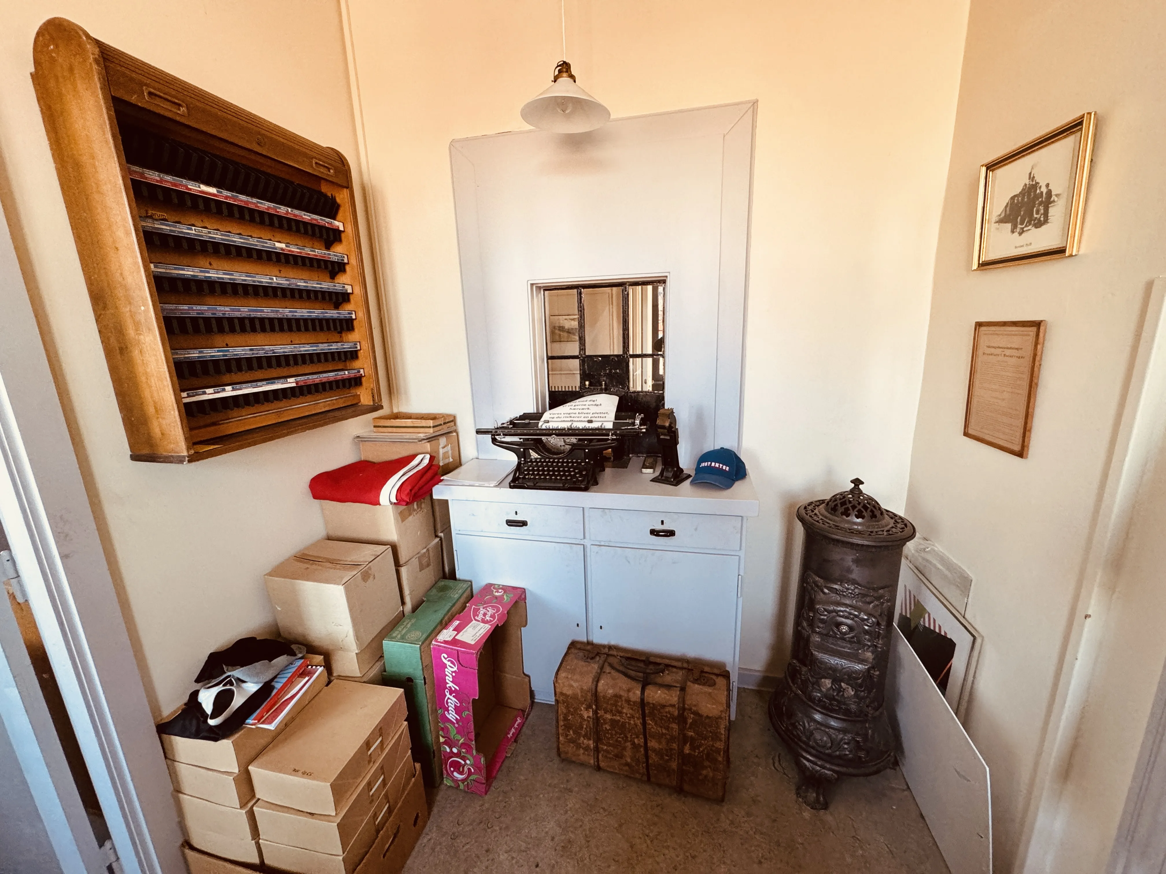 Billede af indretningen i Græsted Station. Billede af indretningen i Græsted Station.