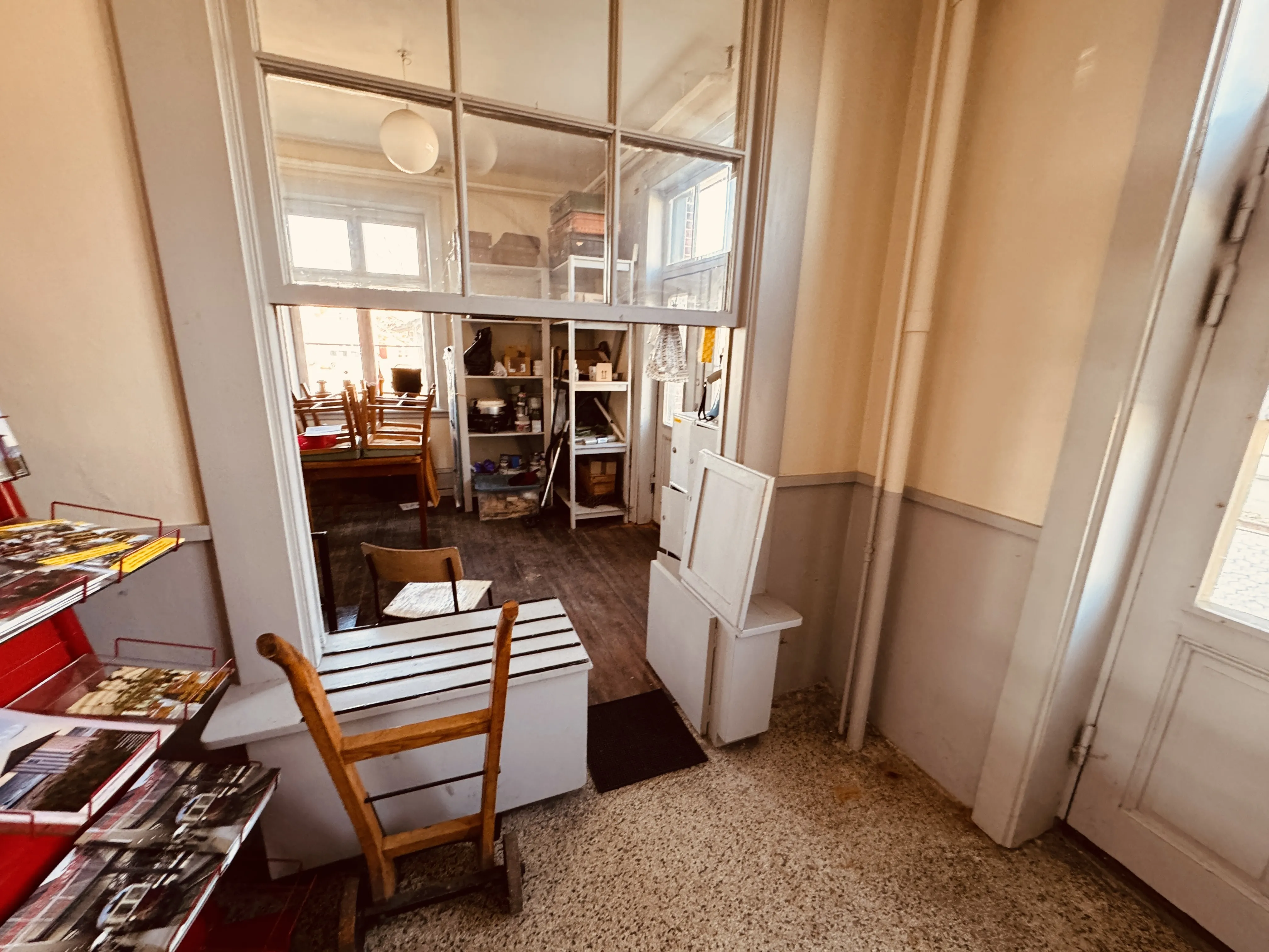 Billede af indretningen i Græsted Station. Billede af indretningen i Græsted Station.