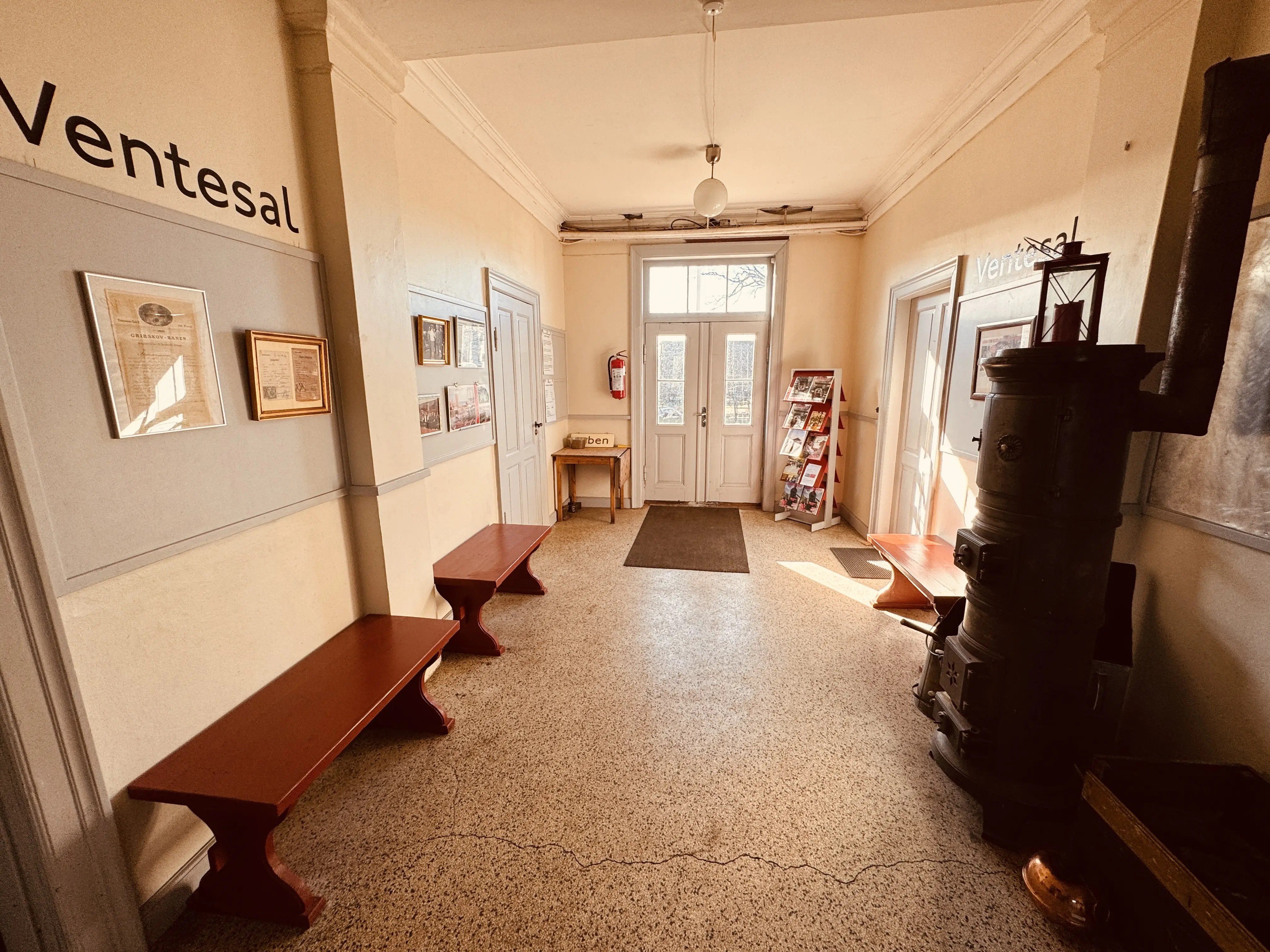 Billede af indretningen i Græsted Station. Billede af indretningen i Græsted Station.