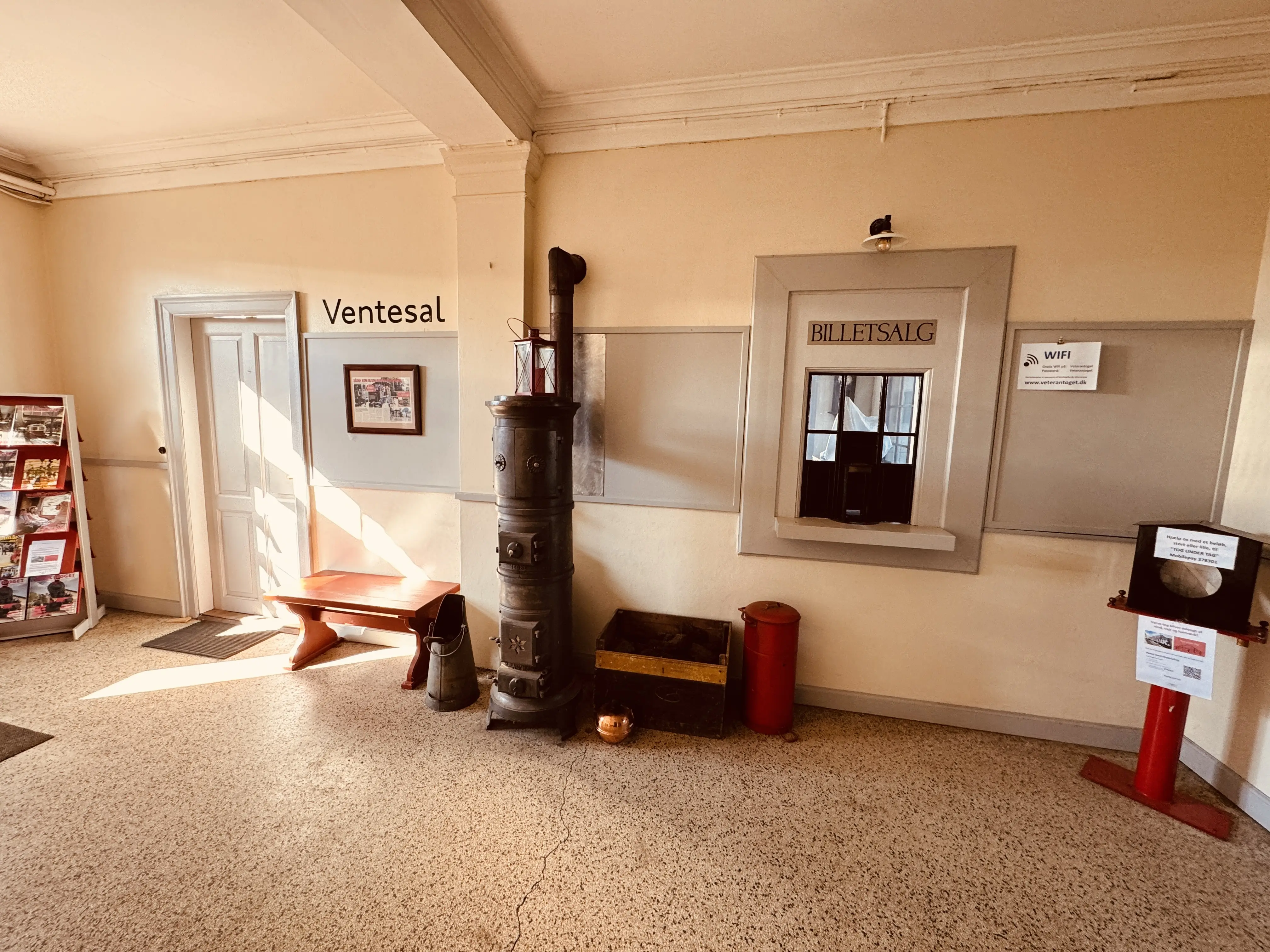 Billede af indretningen i Græsted Station. Billede af indretningen i Græsted Station.