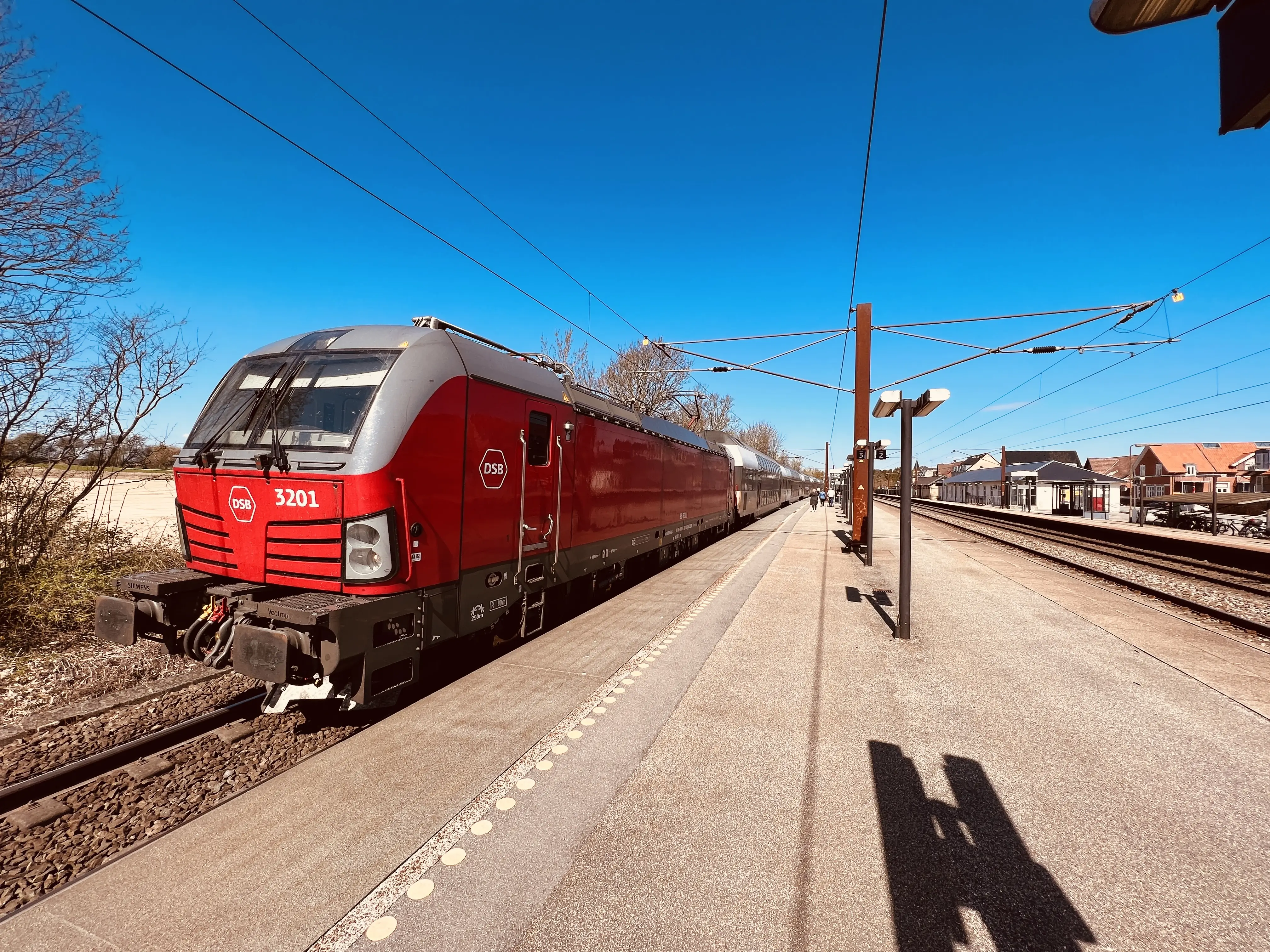 Billede af DSB EB 3201 fotograferet ud for Borup Station. Billede af DSB EB 3201 fotograferet ud for Borup Station.