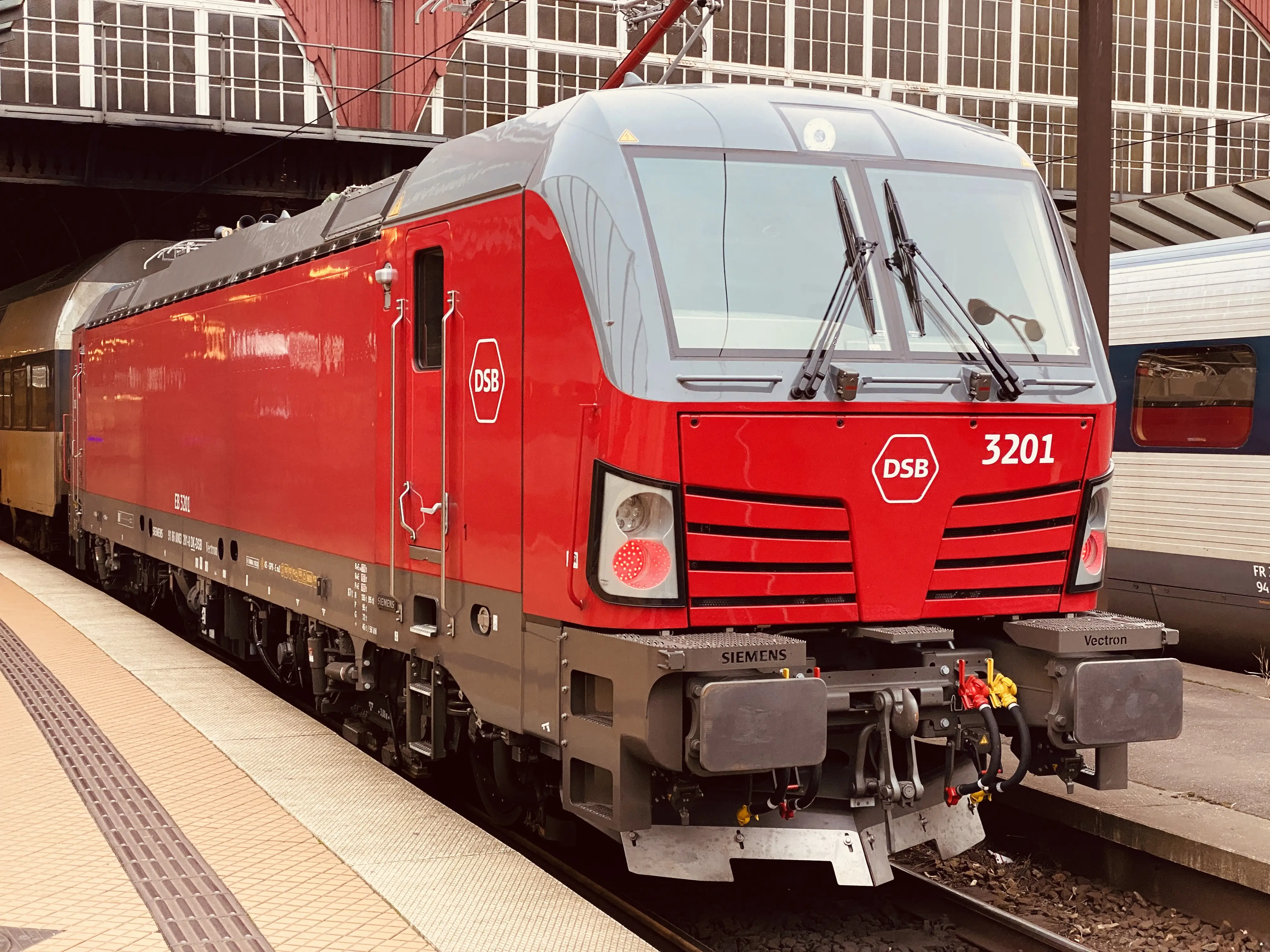 Billede af DSB EB 3201 fotograferet ud for København Hovedbanegård. Billede af DSB EB 3201 fotograferet ud for København Hovedbanegård.