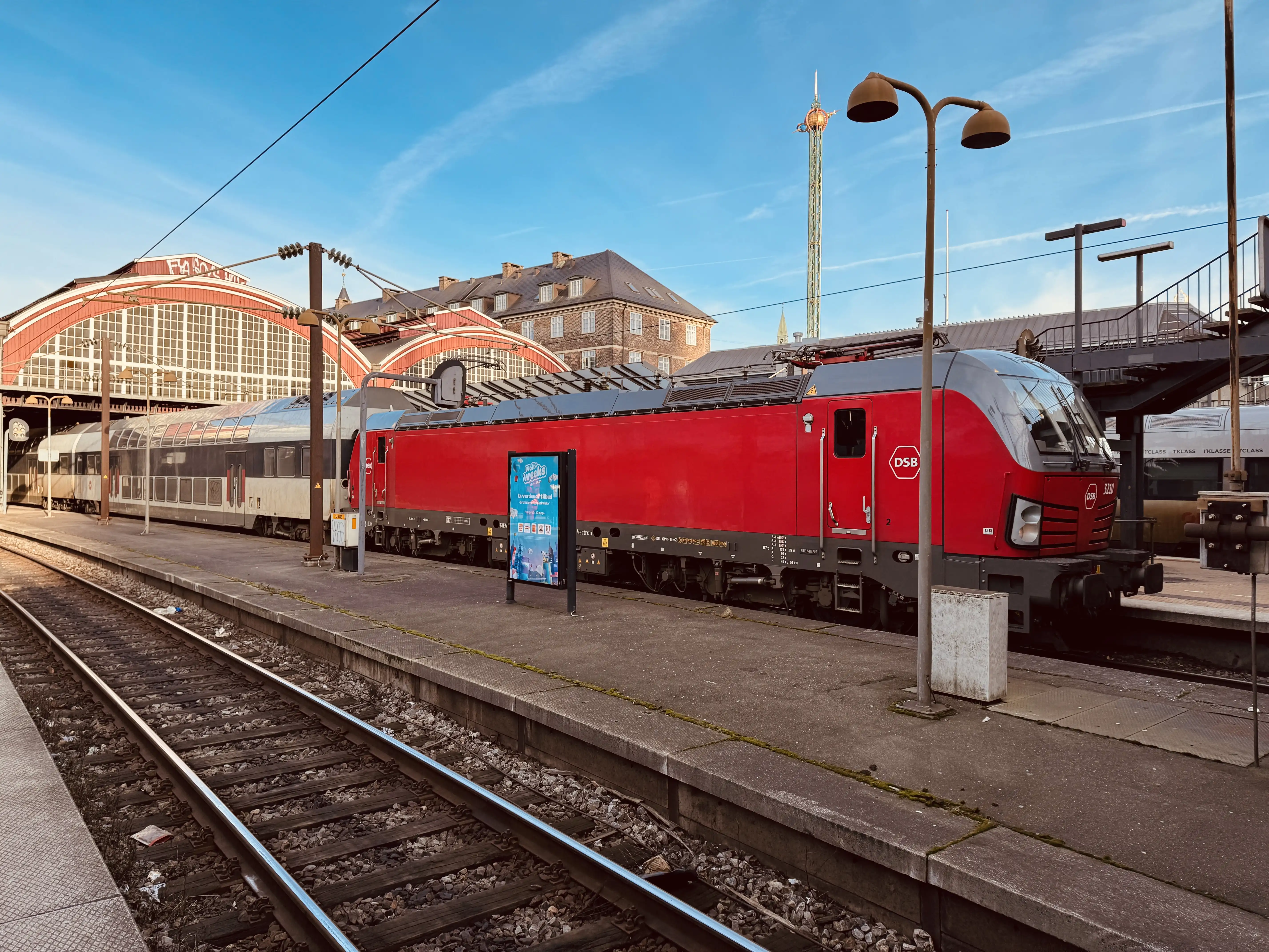 Billede af DSB EB 3210 fotograferet ud for København Hovedbanegård. Billede af DSB EB 3210 fotograferet ud for København Hovedbanegård.