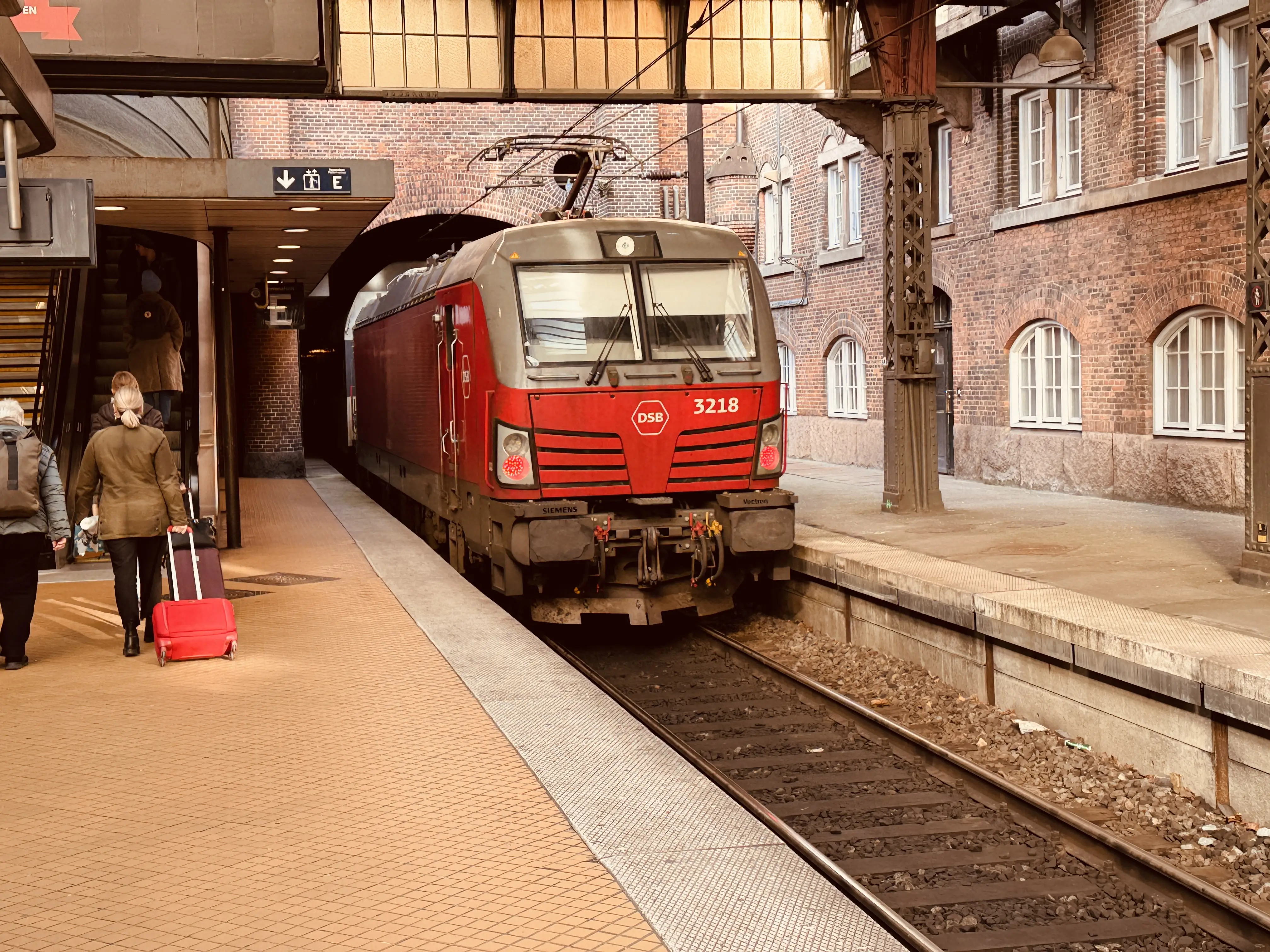 Billede af DSB EB 3218 fotograferet ud for København Hovedbanegård. Billede af DSB EB 3218 fotograferet ud for København Hovedbanegård.