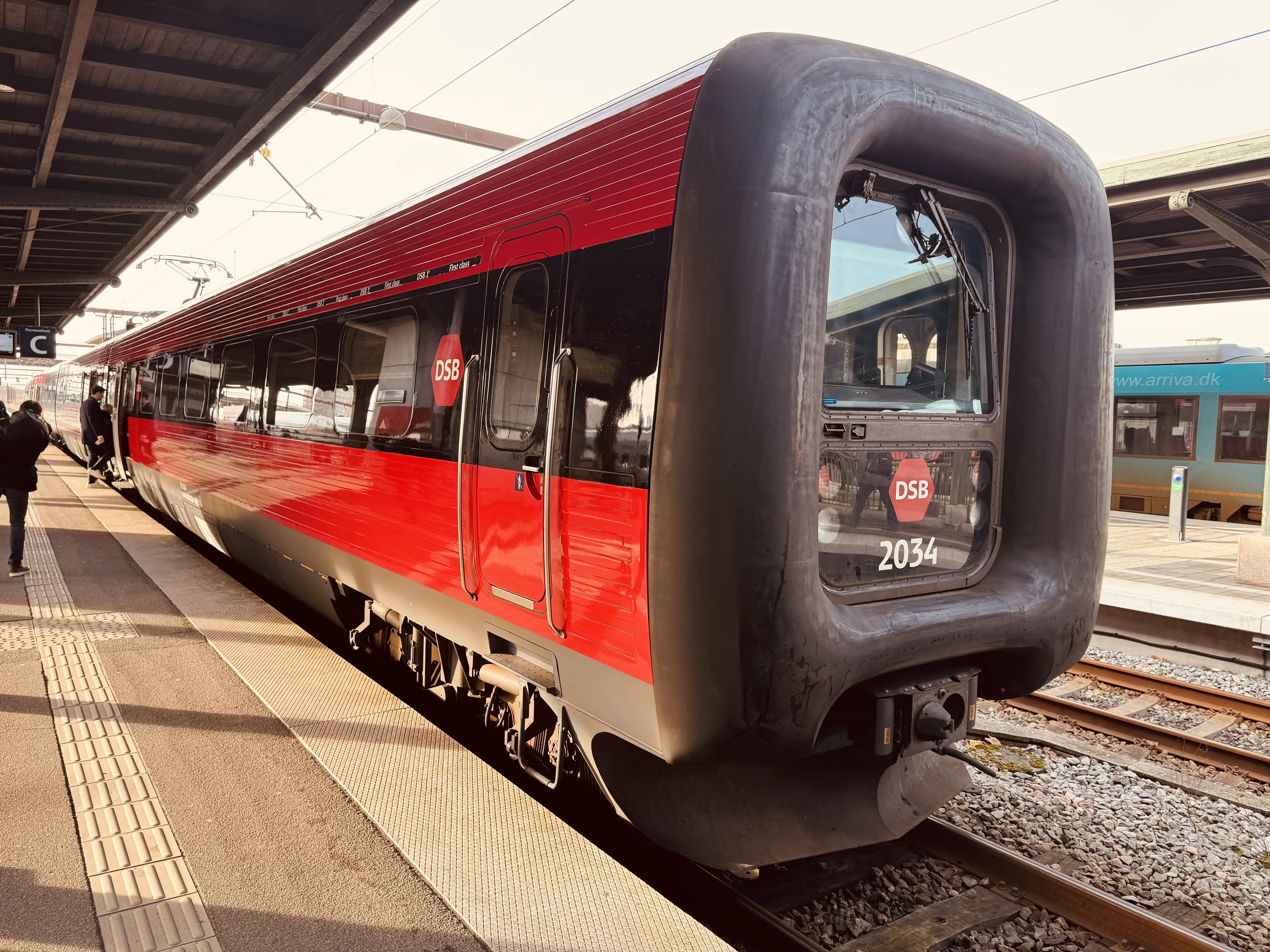 Billede af DSB ER 2034 fotograferet ud for Odense Banegård Center.