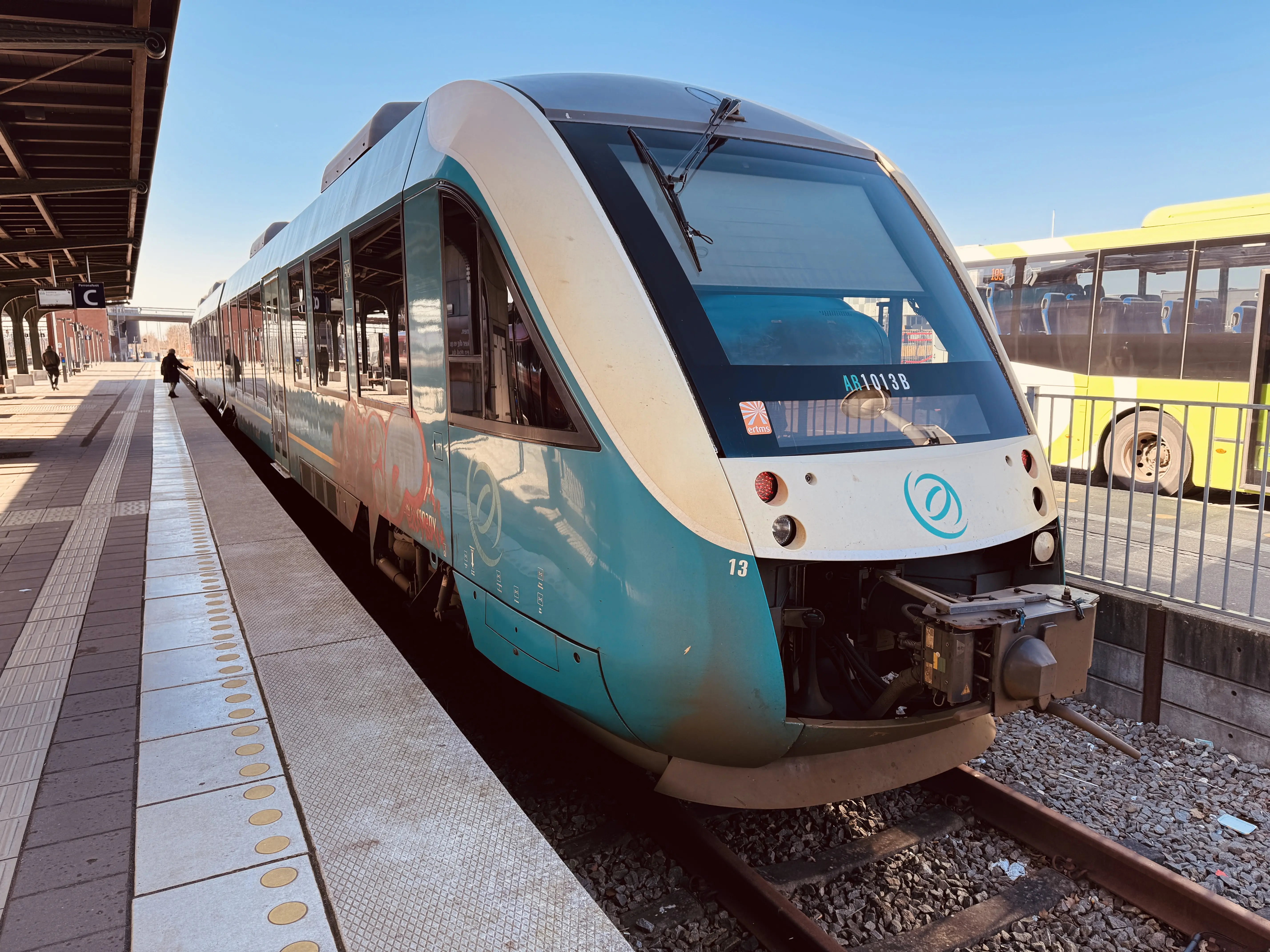 Billede af ARRIVA AR 1013 fotograferet ud for Odense Banegård Center. Billede af ARRIVA AR 1013 fotograferet ud for Odense Banegård Center.