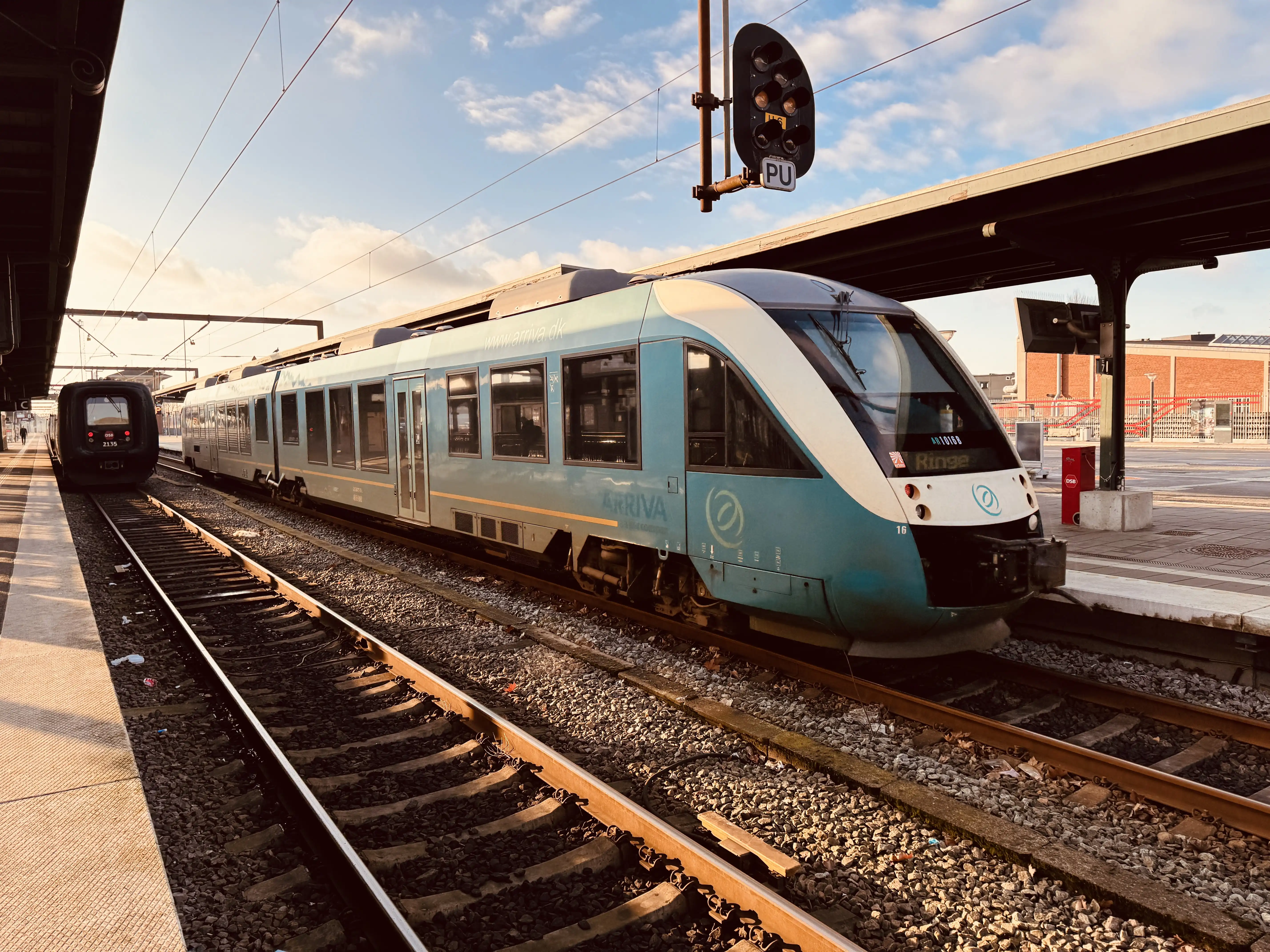 Billede af ARRIVA AR 1016 fotograferet ud for Odense Banegård Center. Billede af ARRIVA AR 1016 fotograferet ud for Odense Banegård Center.