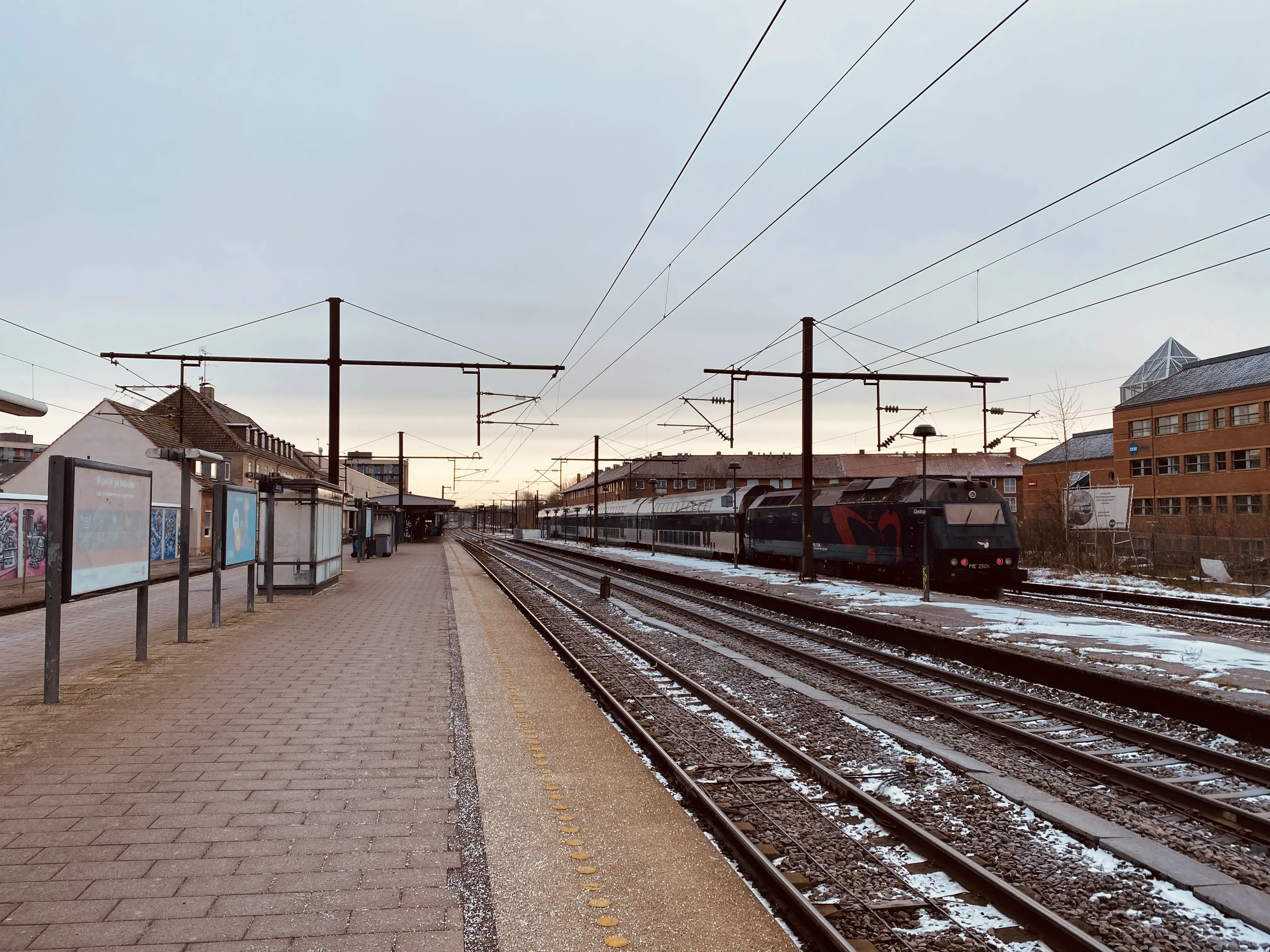 Billede af DSB ME 1506 fotograferet ud for Glostrup Station. Billede af DSB ME 1506 fotograferet ud for Glostrup Station.