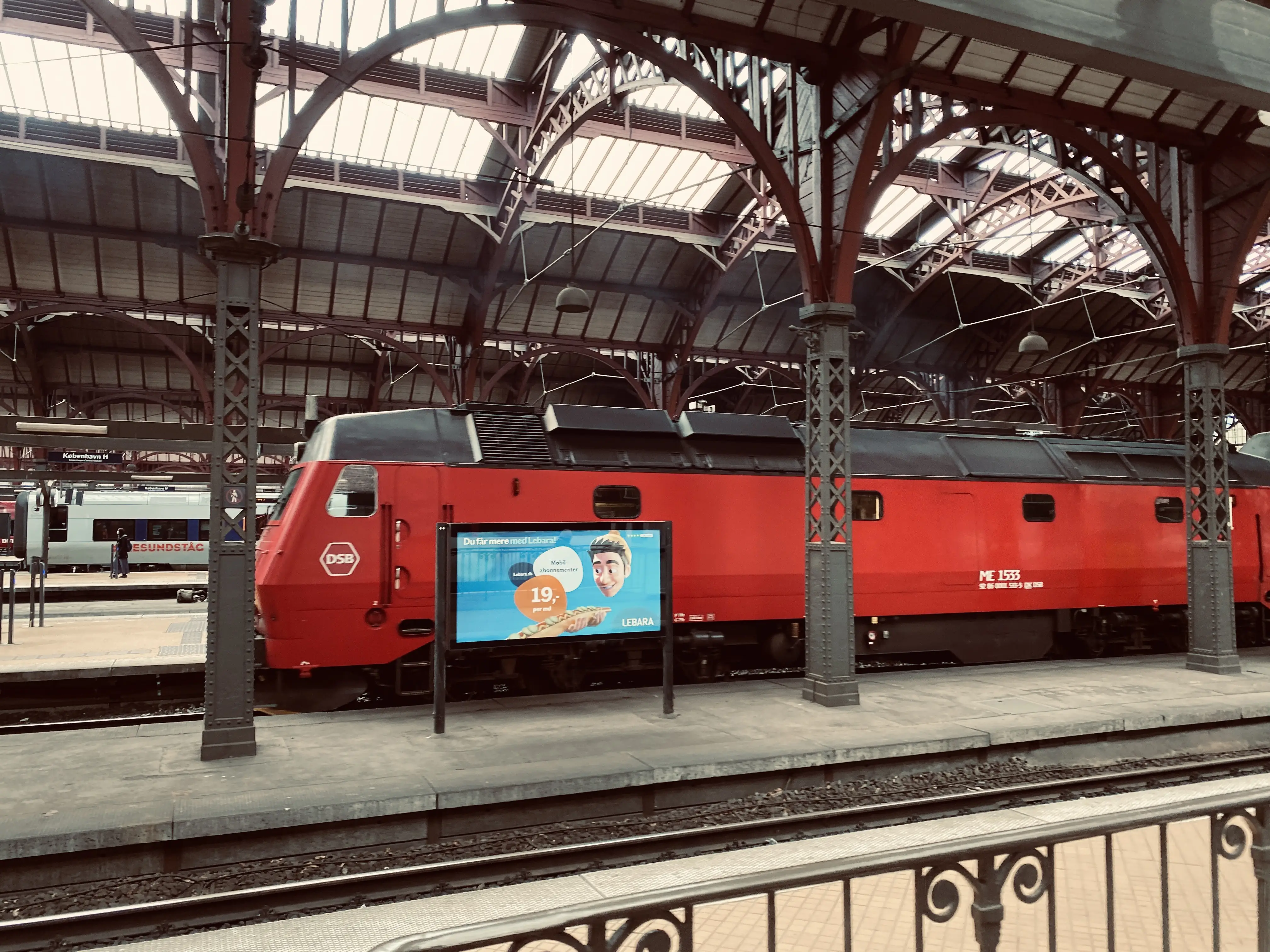 Billede af DSB ME 1533 fotograferet ud for København Hovedbanegård. Billede af DSB ME 1533 fotograferet ud for København Hovedbanegård.