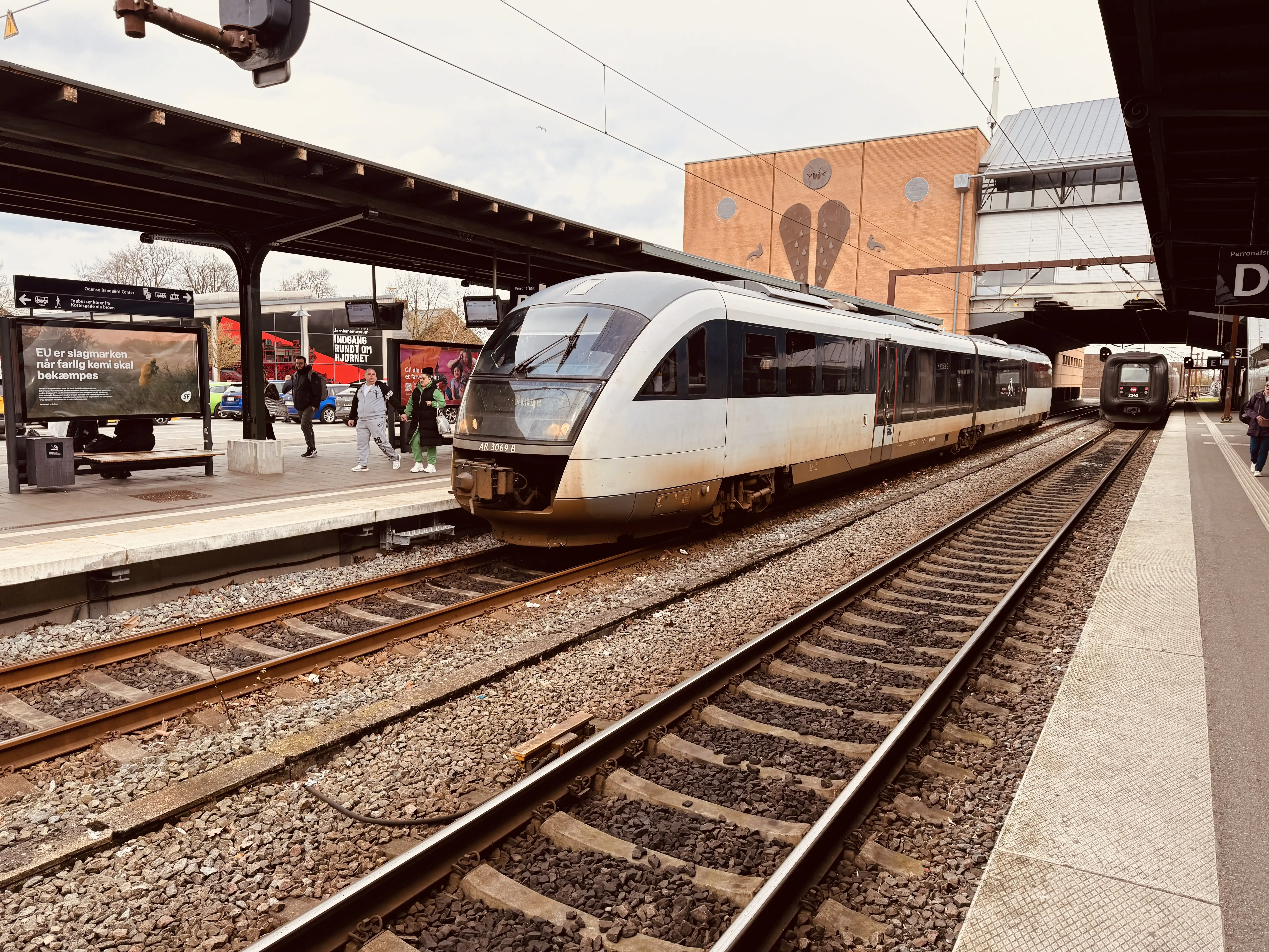 Billede af ARRIVA AR 3069, tidligere DSB MQ 4119-4919 fotograferet ud for Odense Banegård Center. Billede af ARRIVA AR 3069, tidligere DSB MQ 4119-4919 fotograferet ud for Odense Banegård Center.