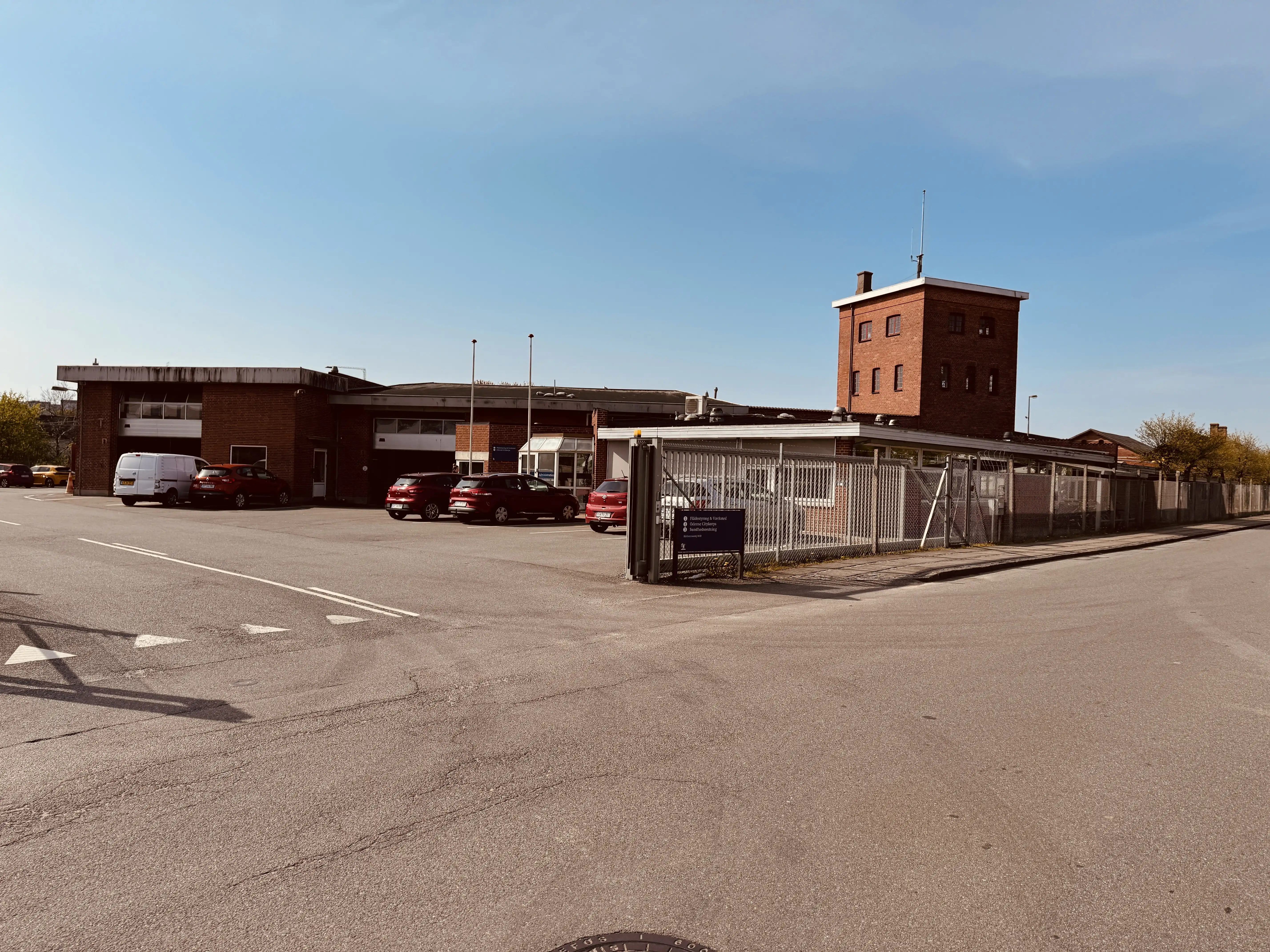 Billede af Odense Sydbanegårds remise og værksteder. Billede af Odense Sydbanegårds remise og værksteder.