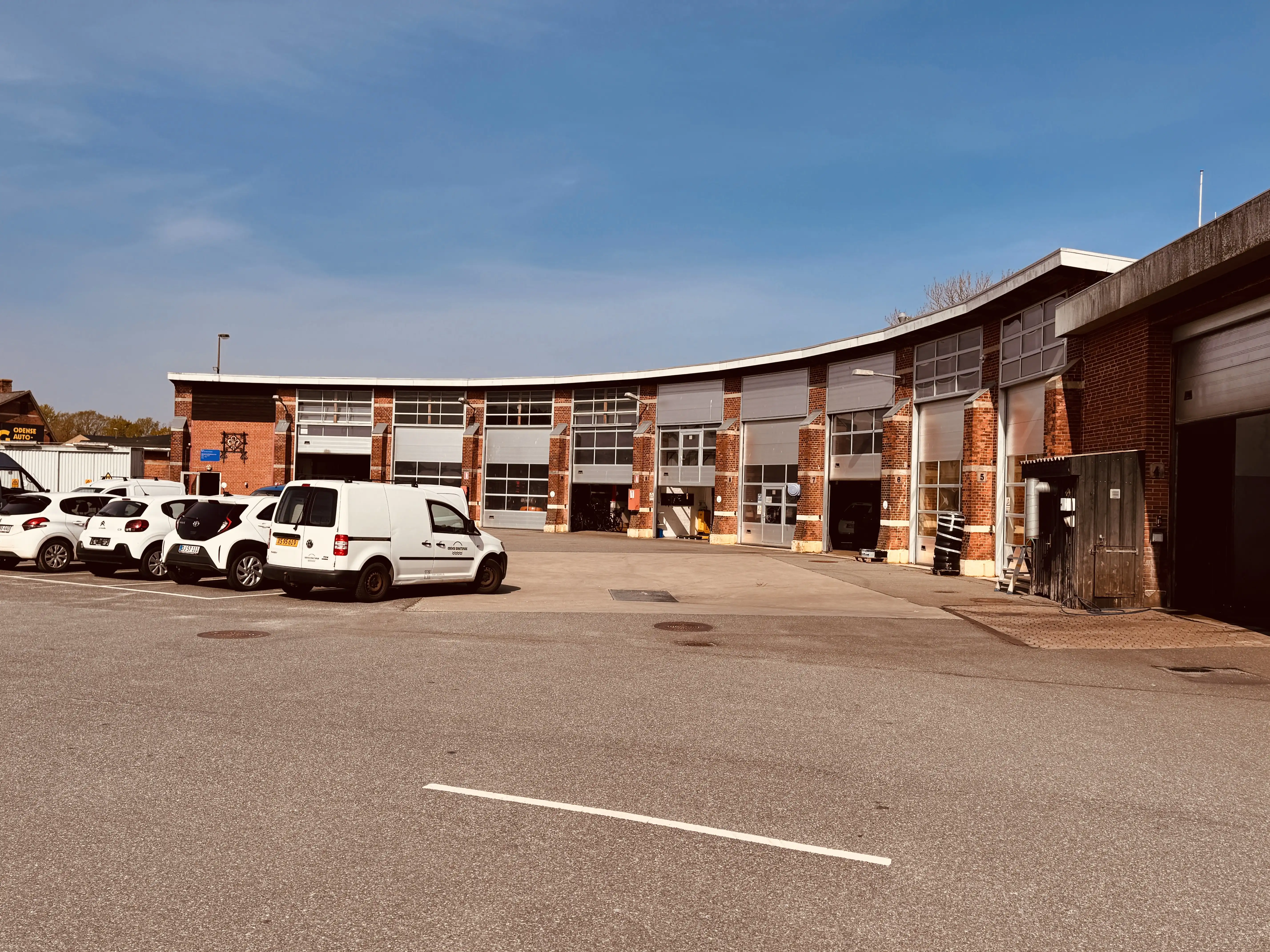 Billede af Odense Sydbanegårds remise og værksteder. Billede af Odense Sydbanegårds remise og værksteder.