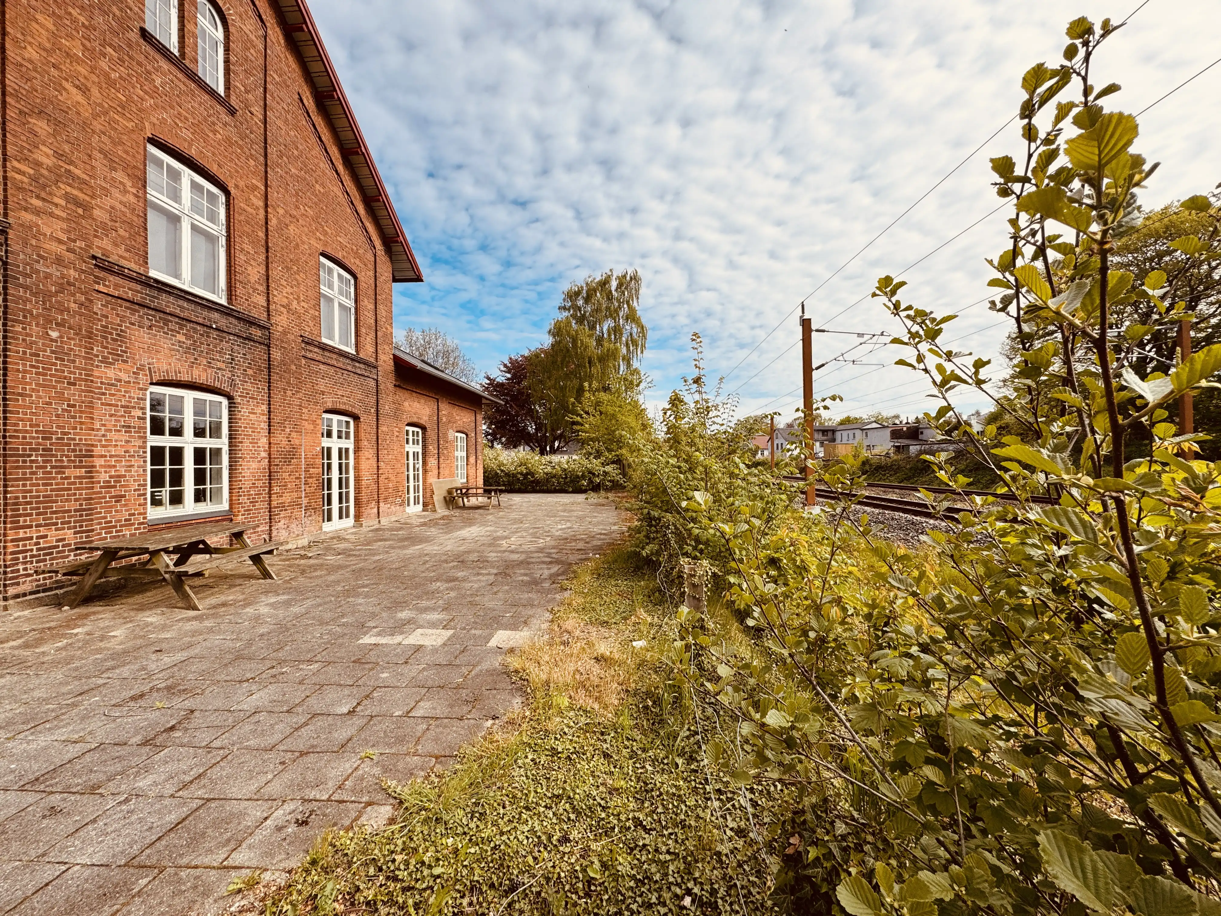 Billede af Løsning Trinbræt - selv om trinbrættet er nedlagt og fjernet, så findes den oprindelige stationsbygning endnu.