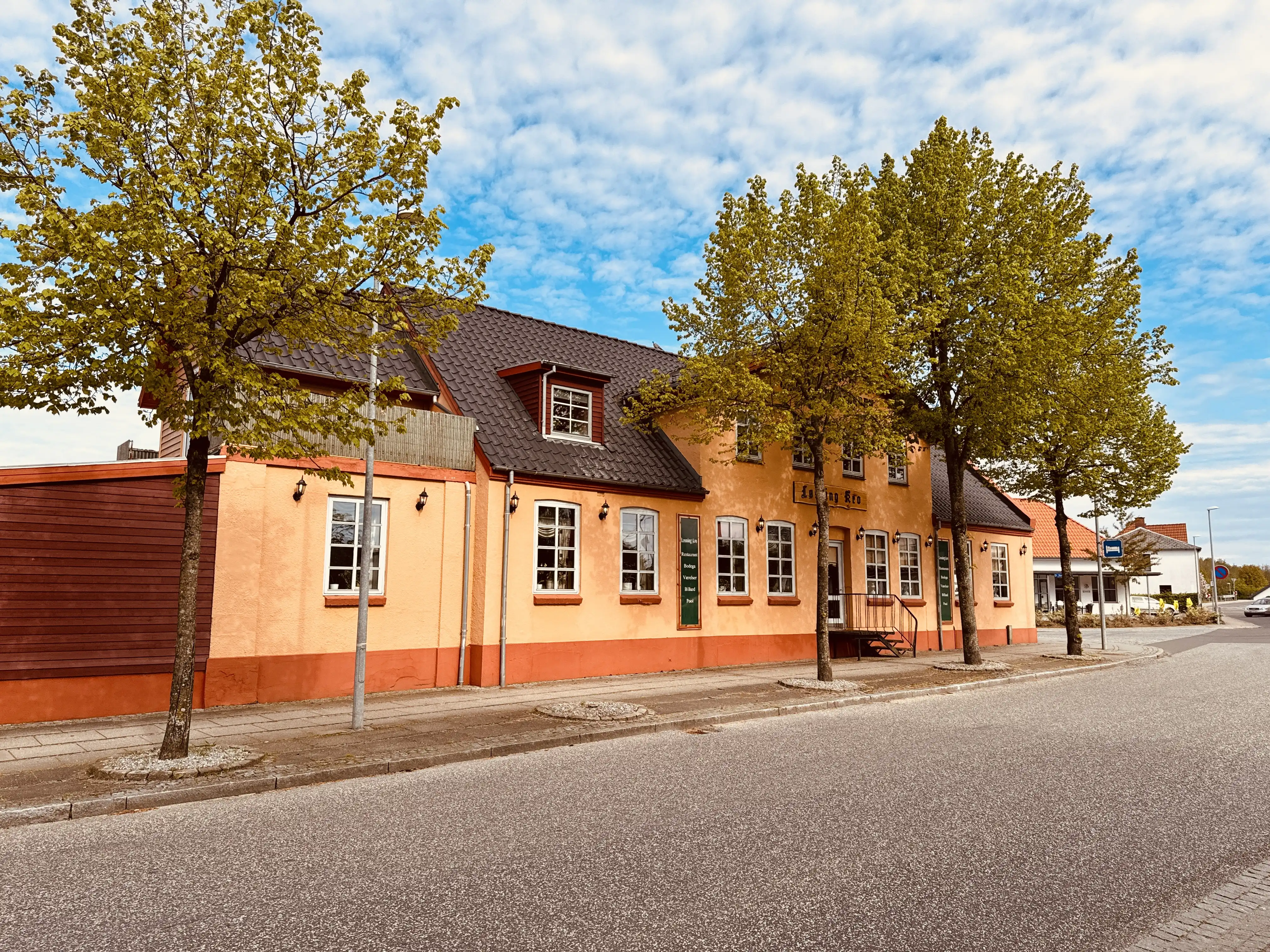 Billede af kroen over for Løsning Station.