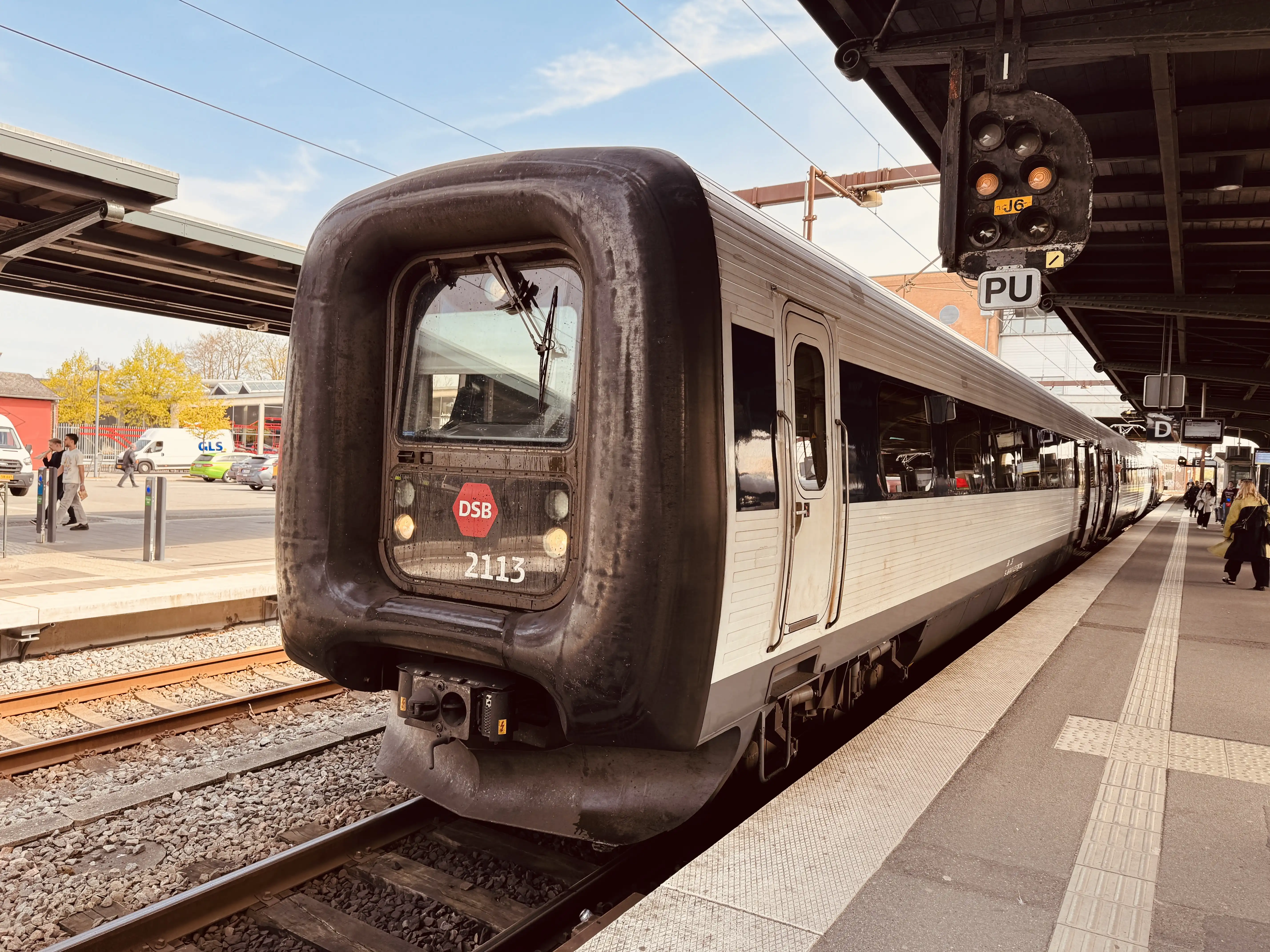 Billede af DSB ER 2013 fotograferet ud for Odense Banegård Center.