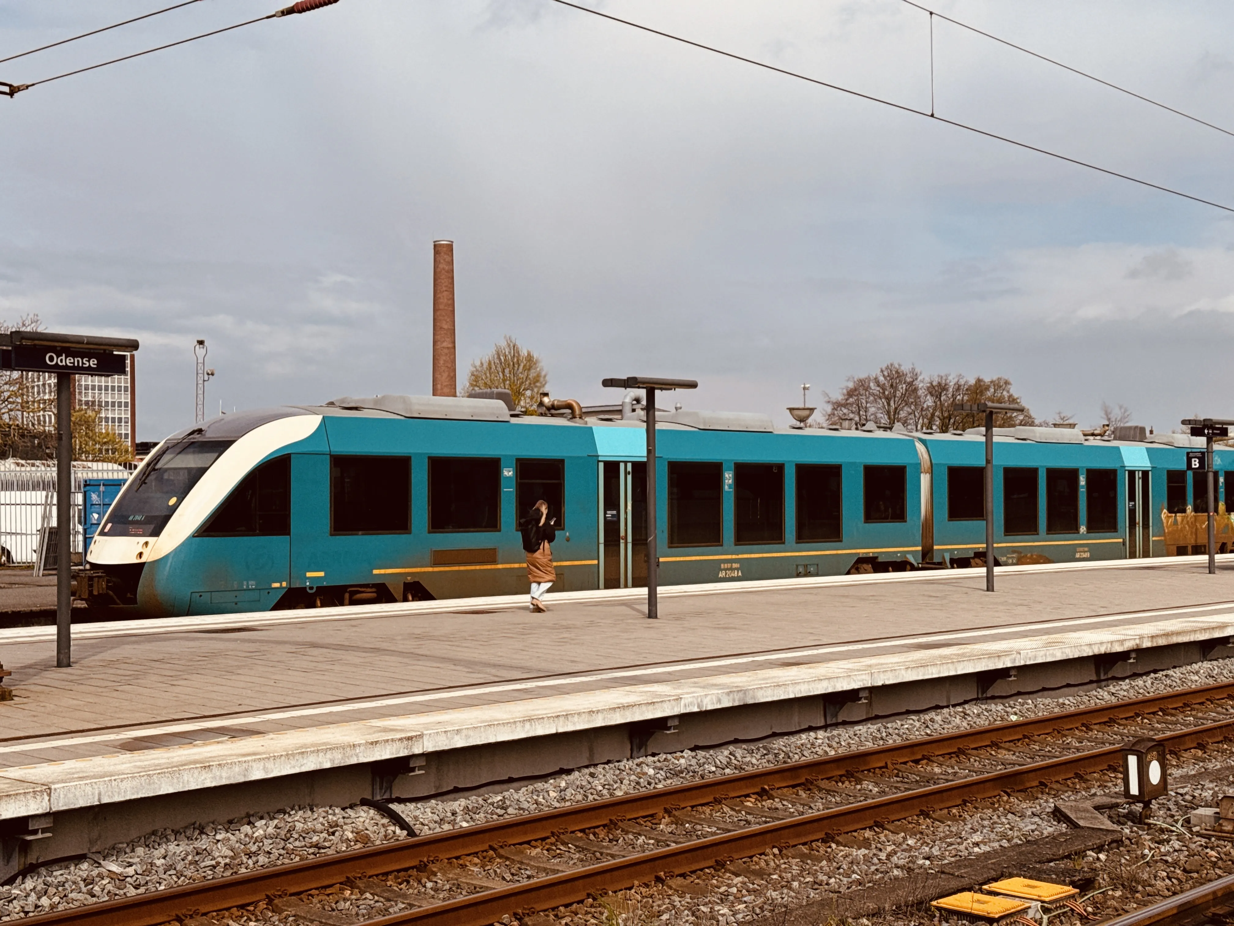 Billede af ARRIVA AR 2048 fotograferet ud for Odense Banegård Center. Billede af ARRIVA AR 2048 fotograferet ud for Odense Banegård Center.