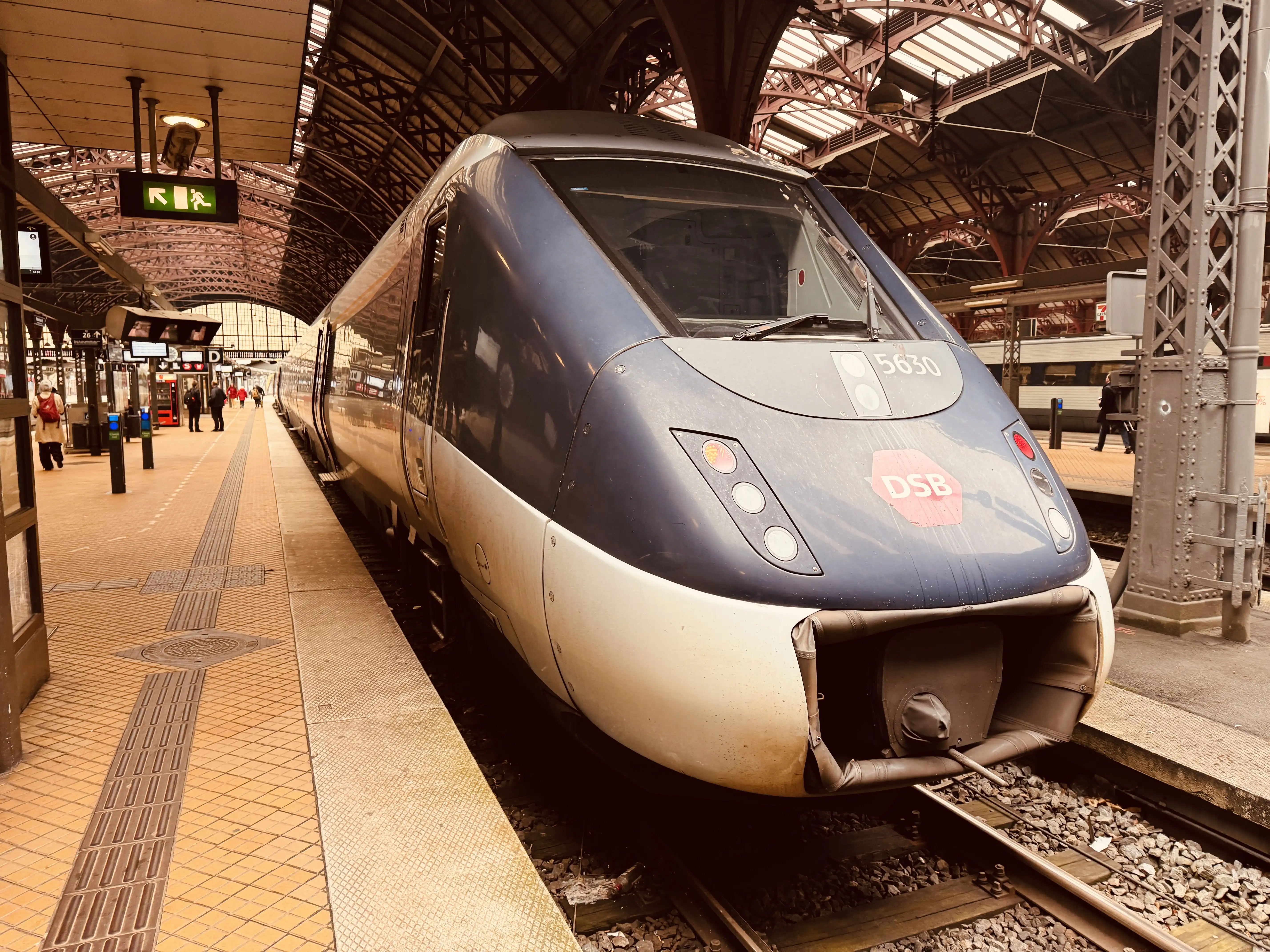 Billede af DSB MG 5630 fotograferet ud for København Hovedbanegård. Billede af DSB MG 5630 fotograferet ud for København Hovedbanegård.