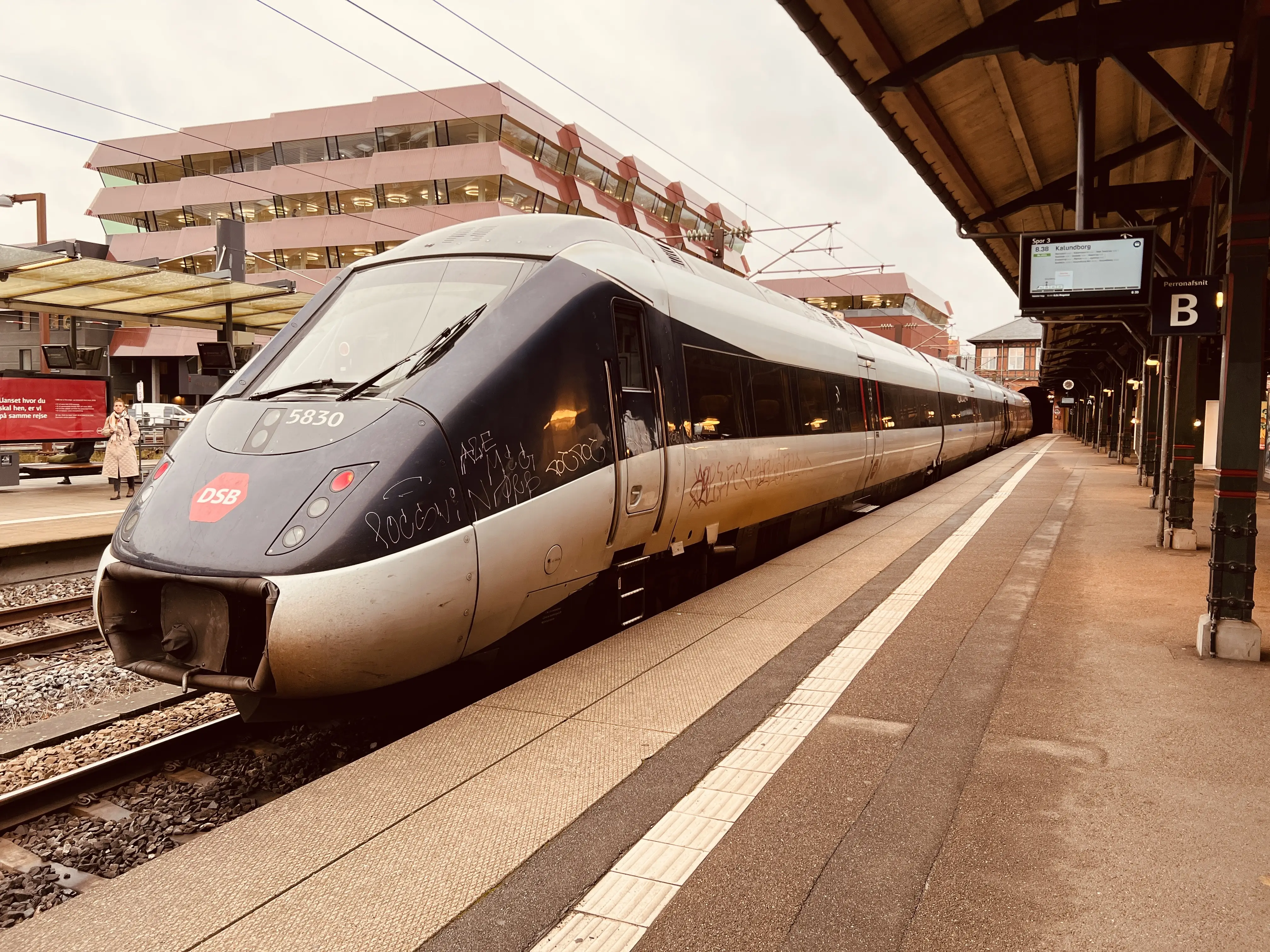 Billede af DSB MG 5630 fotograferet ud for Østerport Station. Billede af DSB MG 5630 fotograferet ud for Østerport Station.