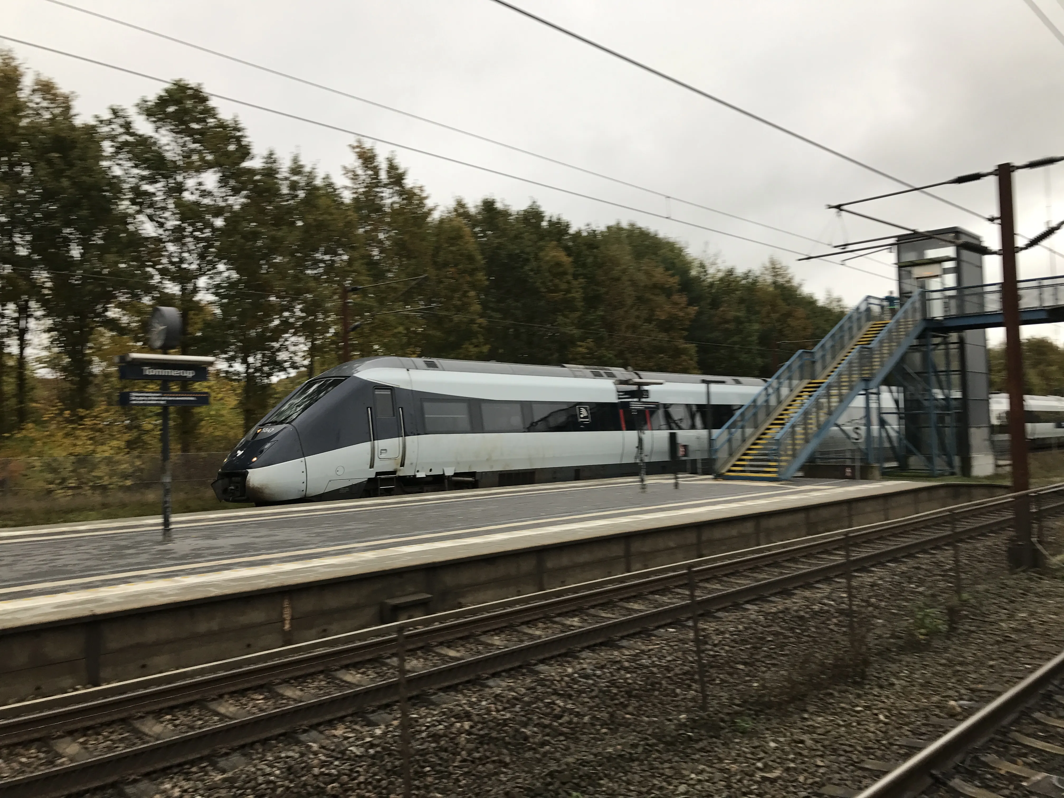 Billede af DSB MG 5647 fotograferet ud for Tommerup Station. Billede af DSB MG 5647 fotograferet ud for Tommerup Station.